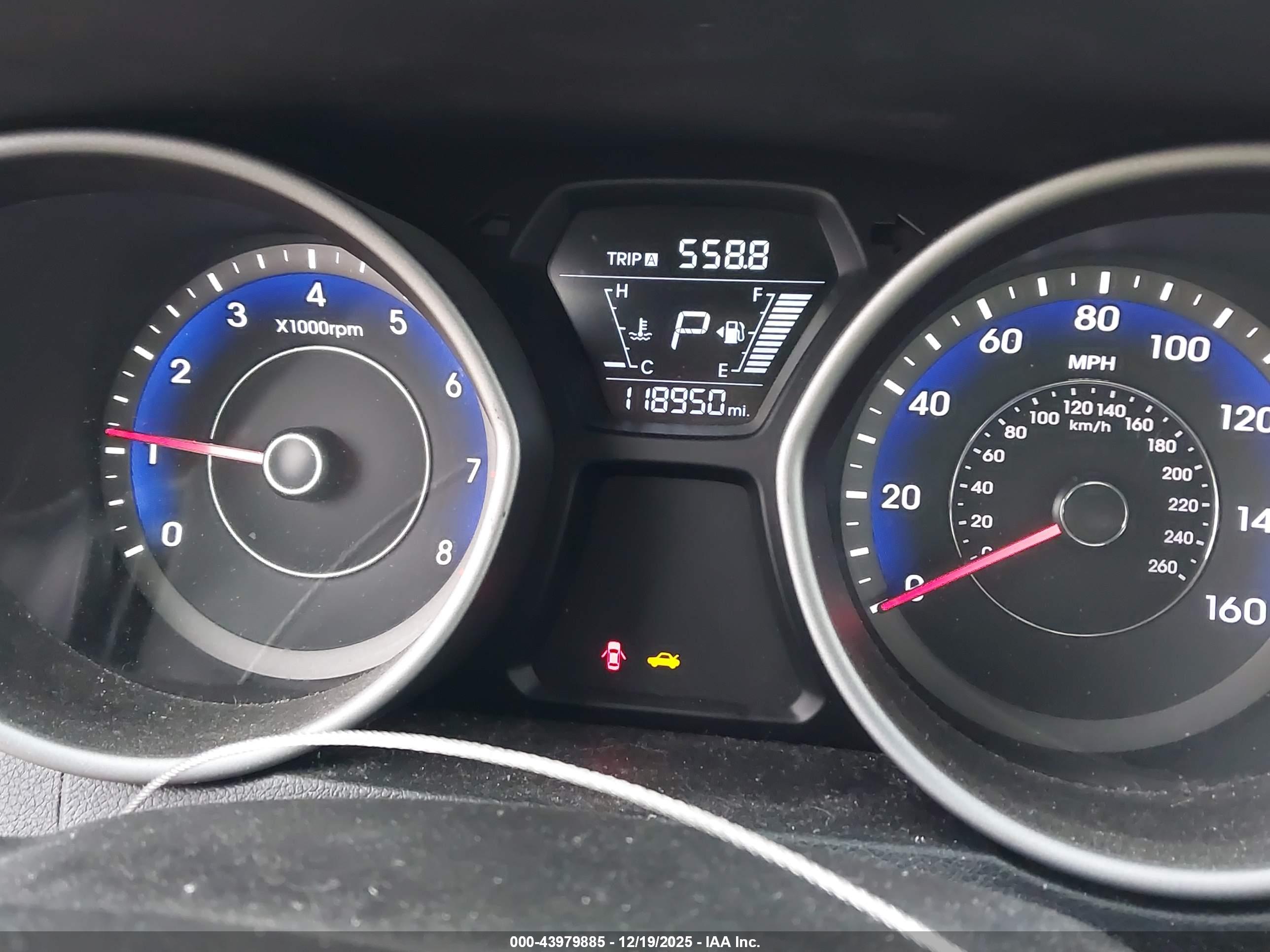 HYUNDAI ELANTRA image 7