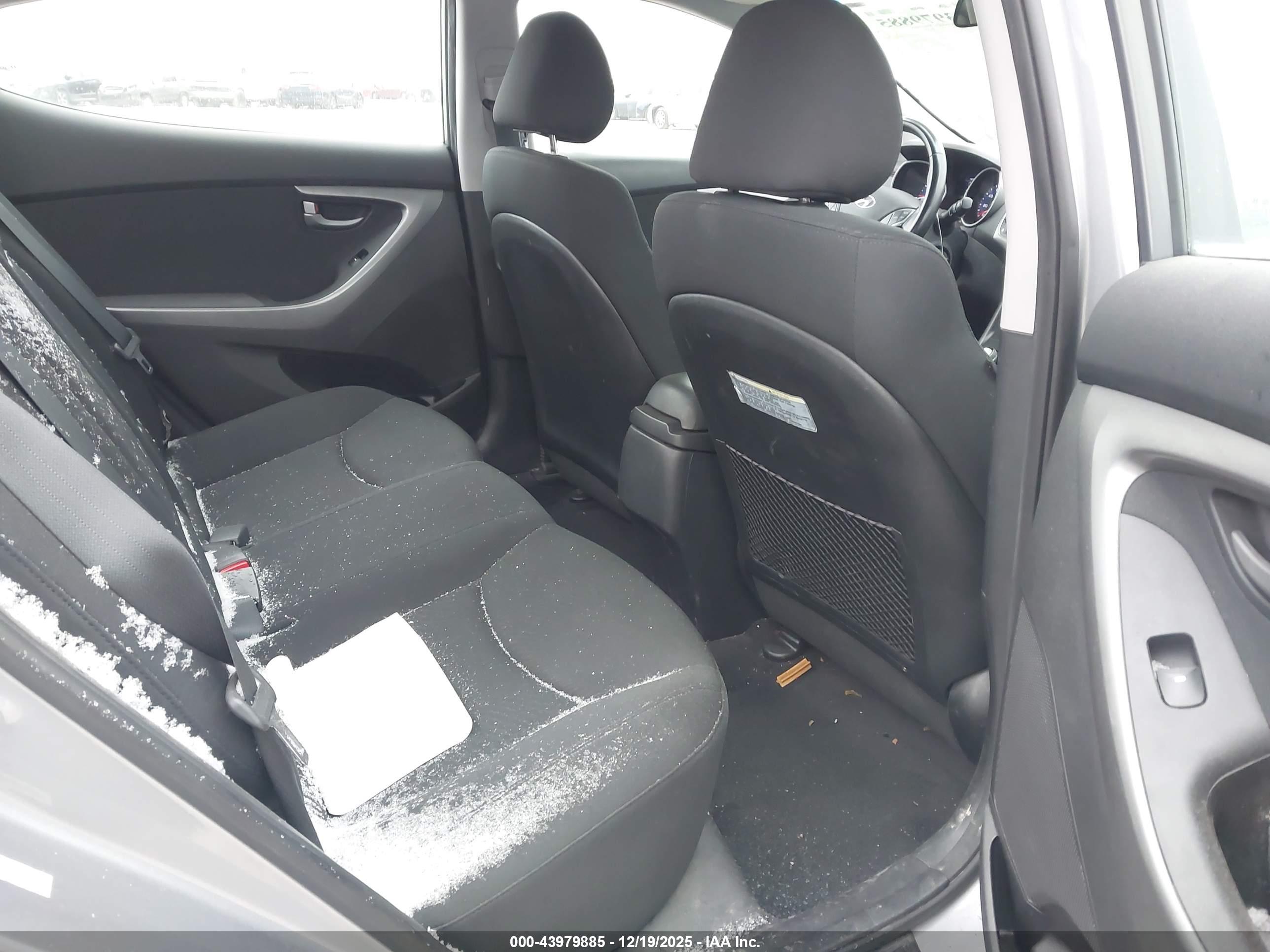 HYUNDAI ELANTRA image 8
