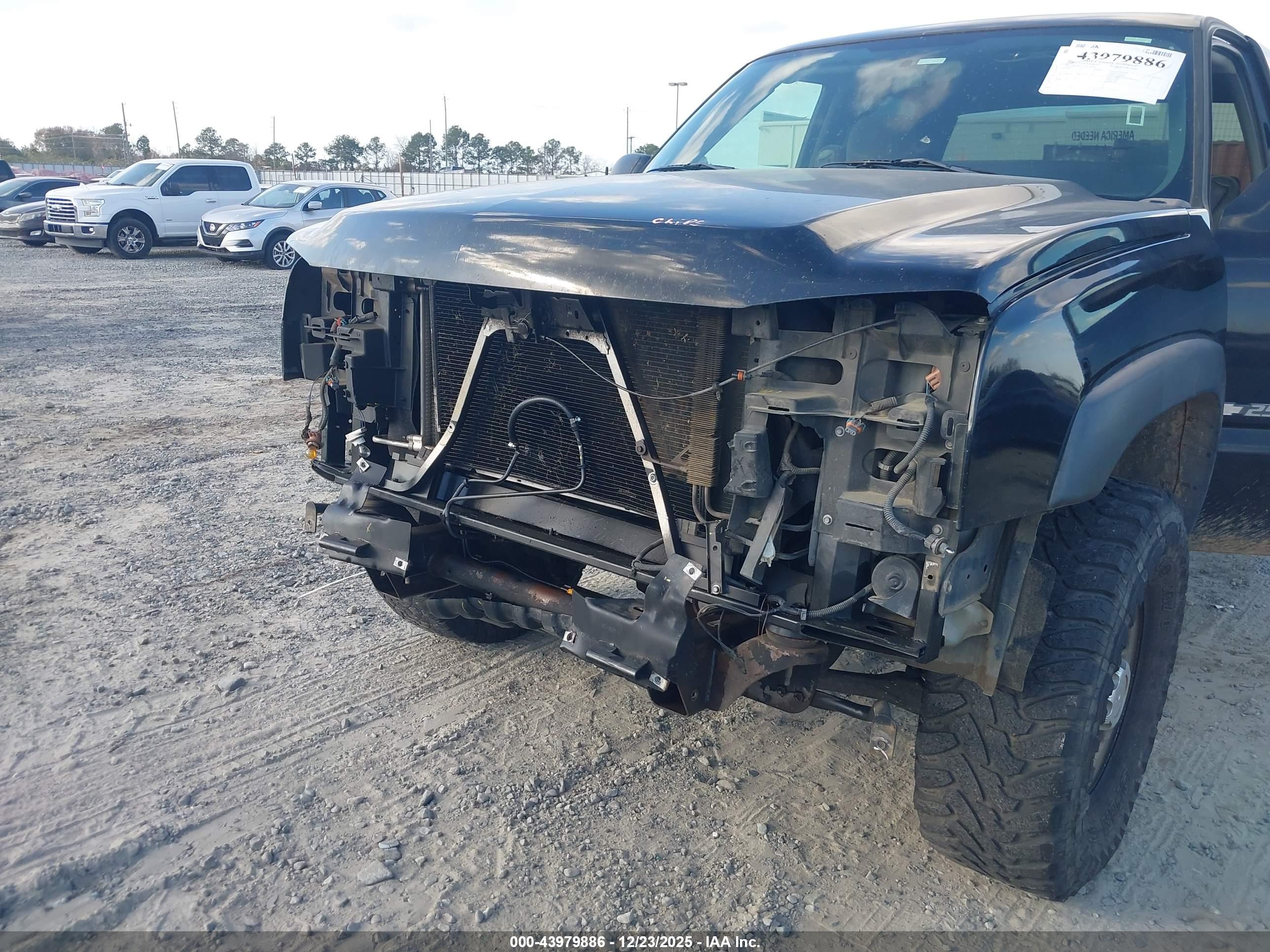 CHEVROLET SILVERADO image 6