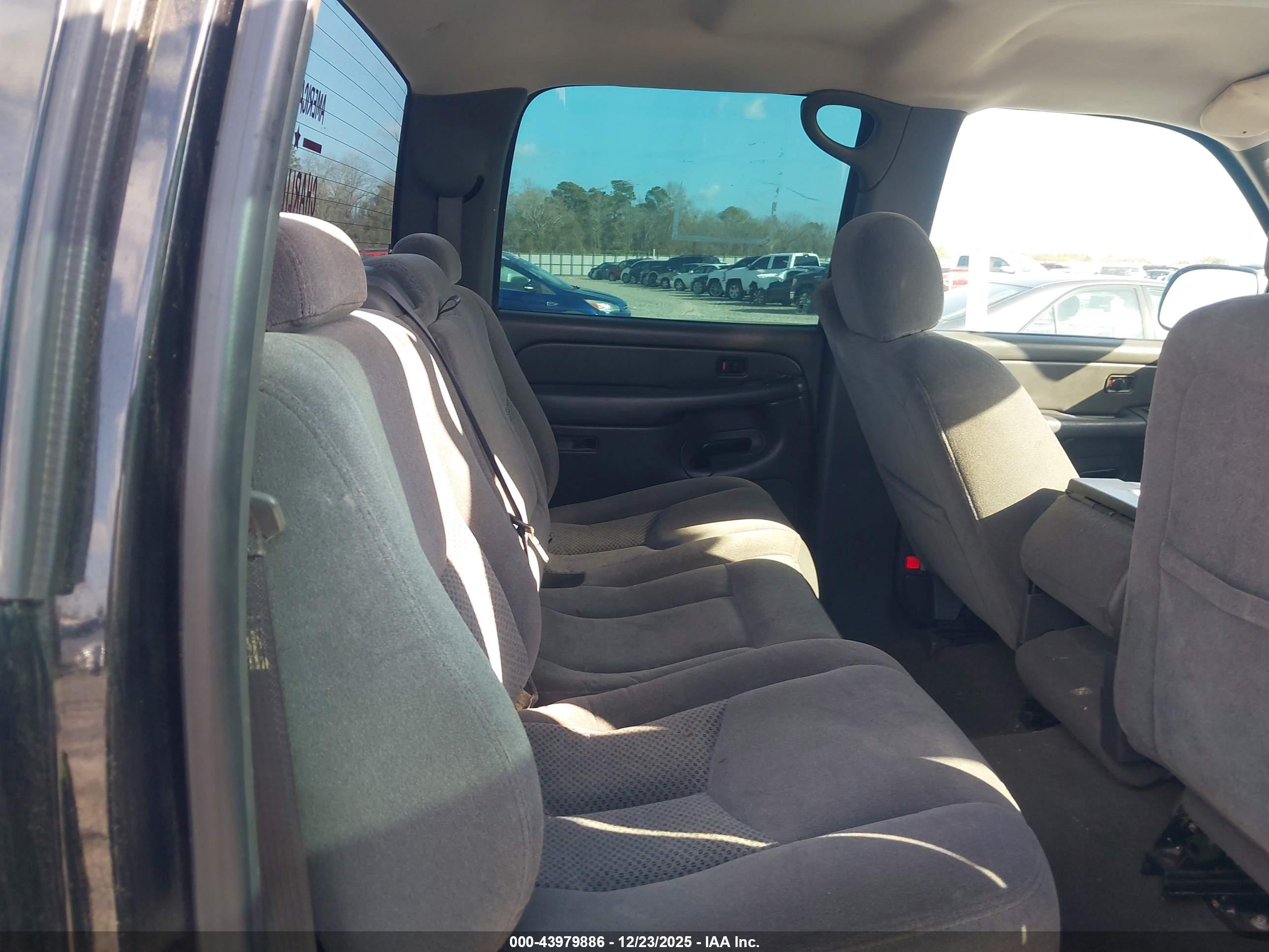 CHEVROLET SILVERADO image 8
