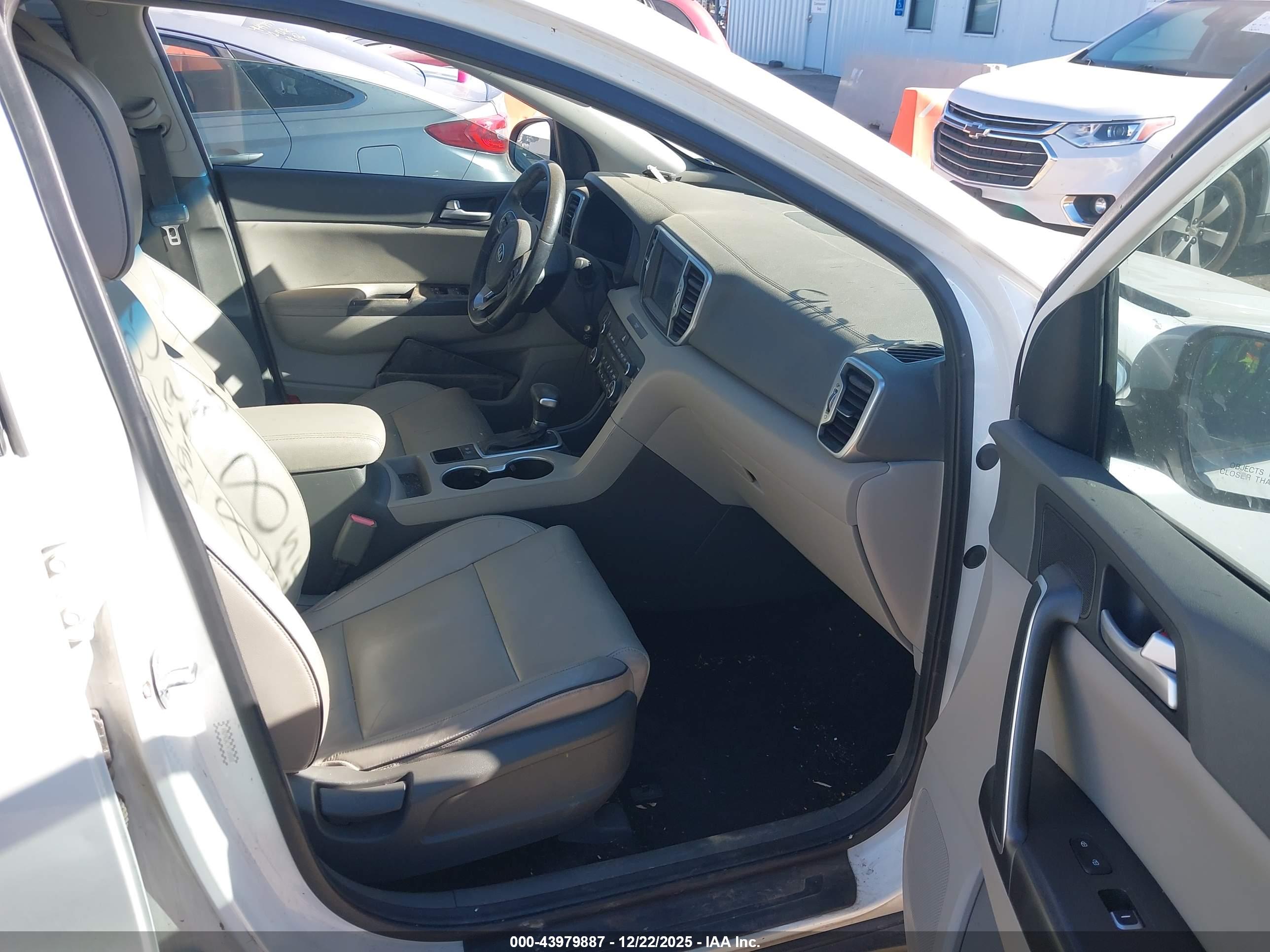 KIA SPORTAGE image 5