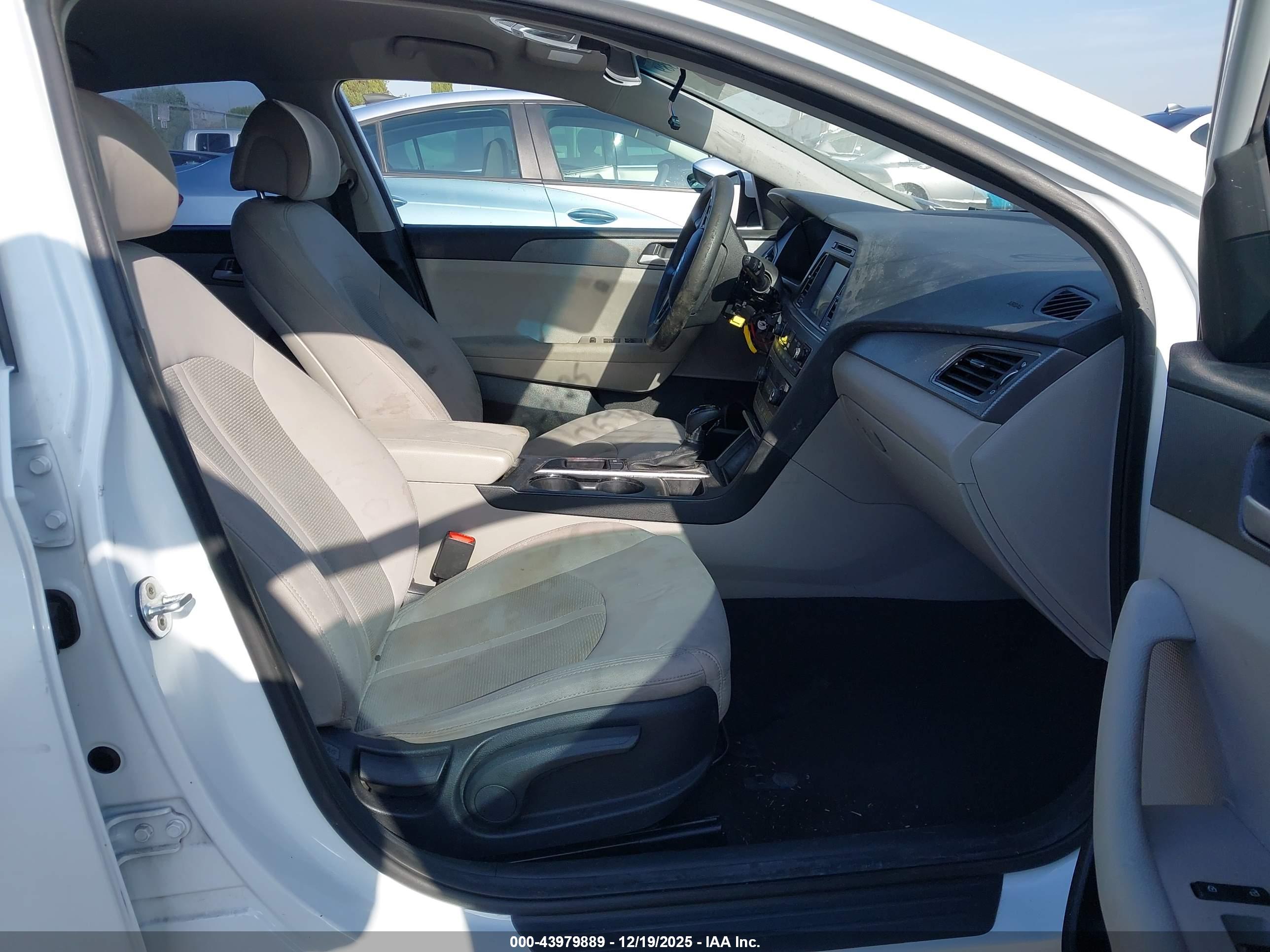 HYUNDAI SONATA image 5