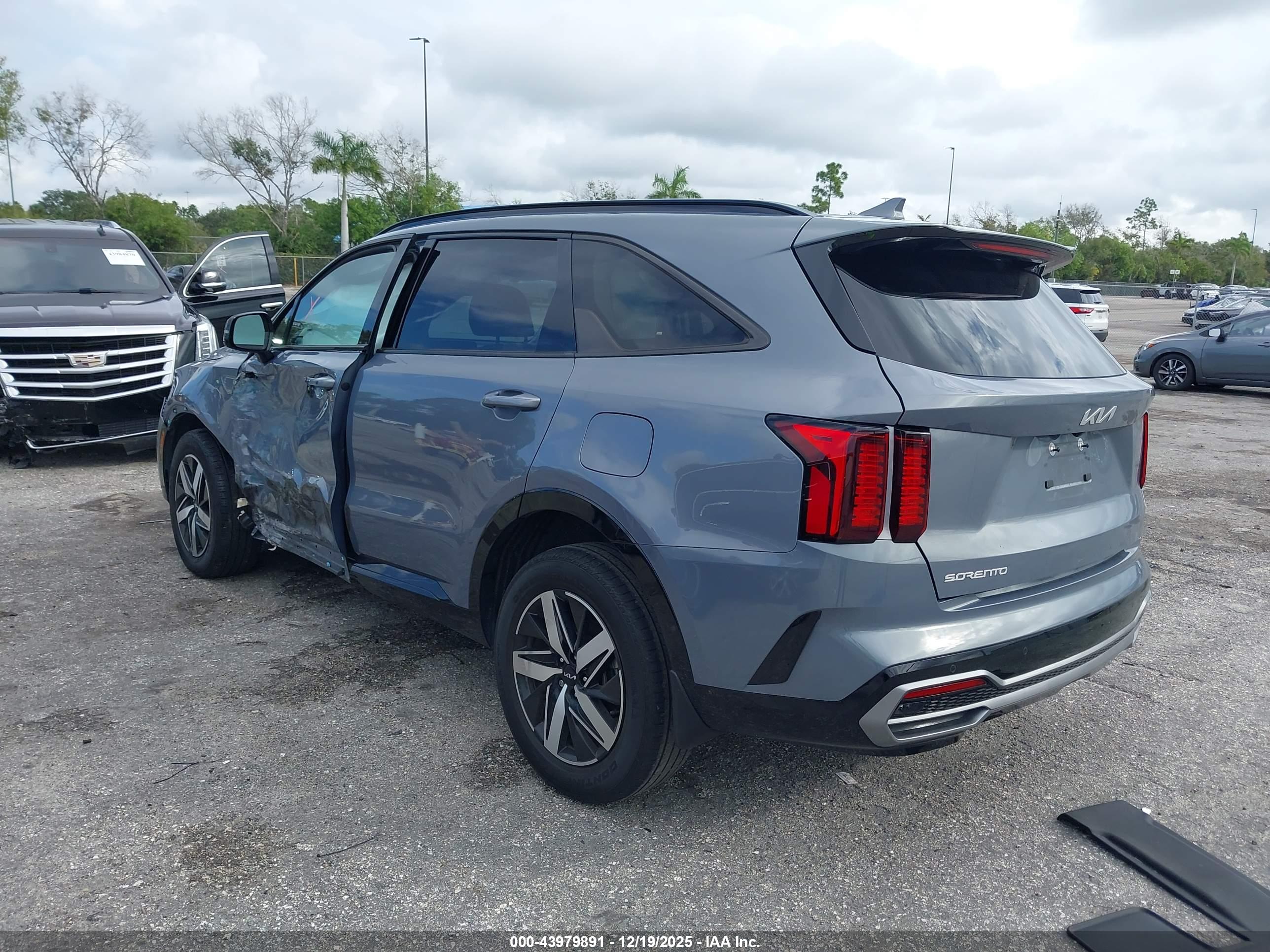 KIA SORENTO image 3