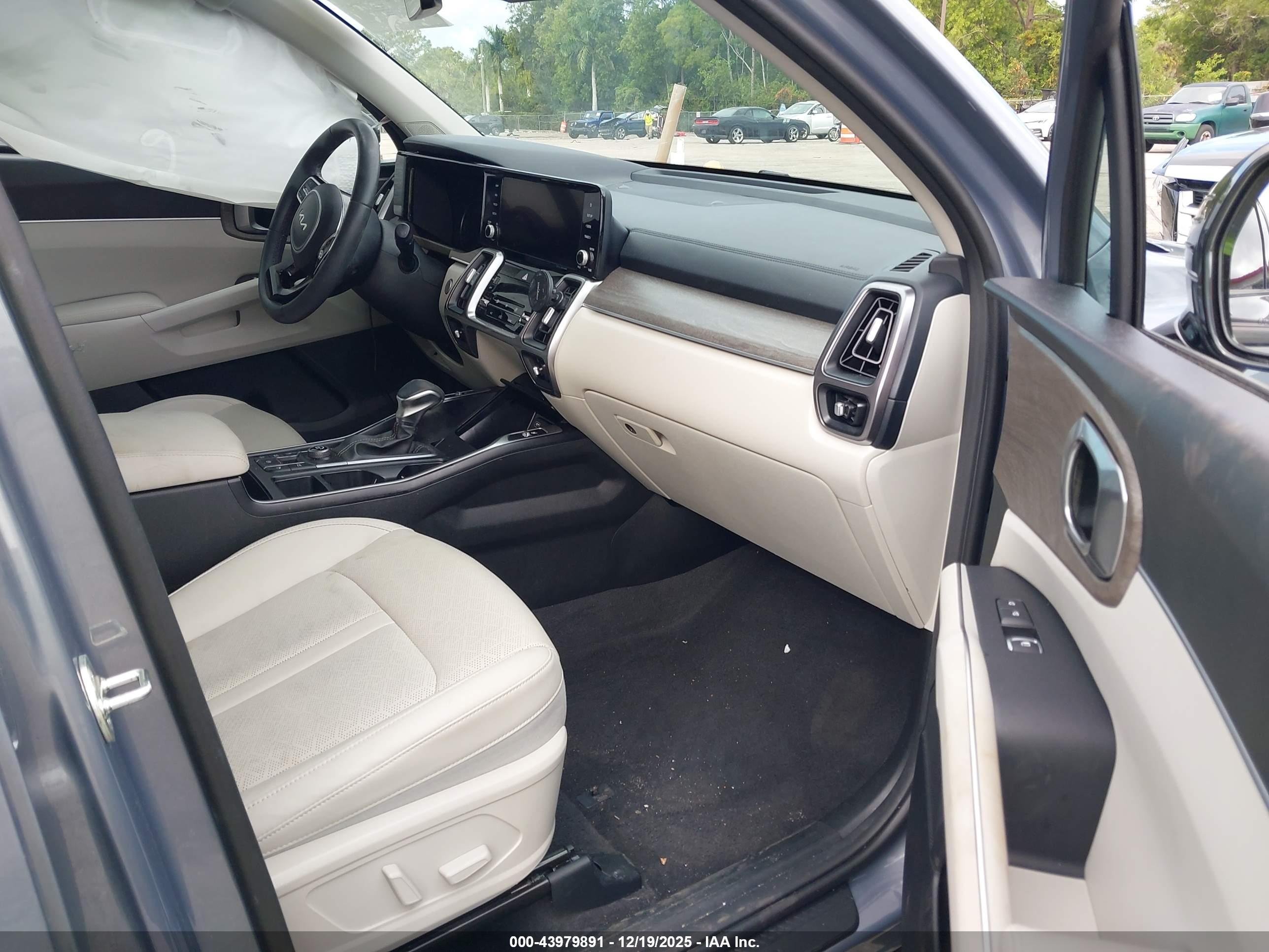 KIA SORENTO image 5