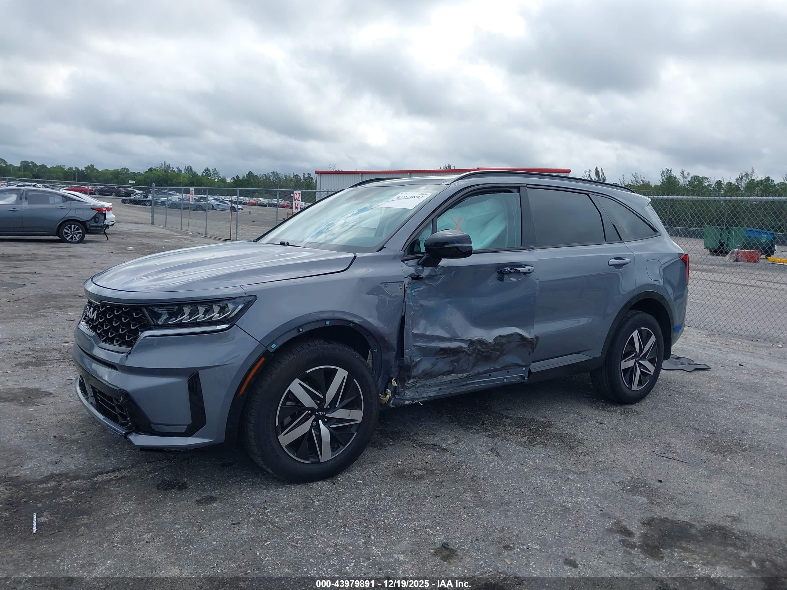 KIA SORENTO image 6
