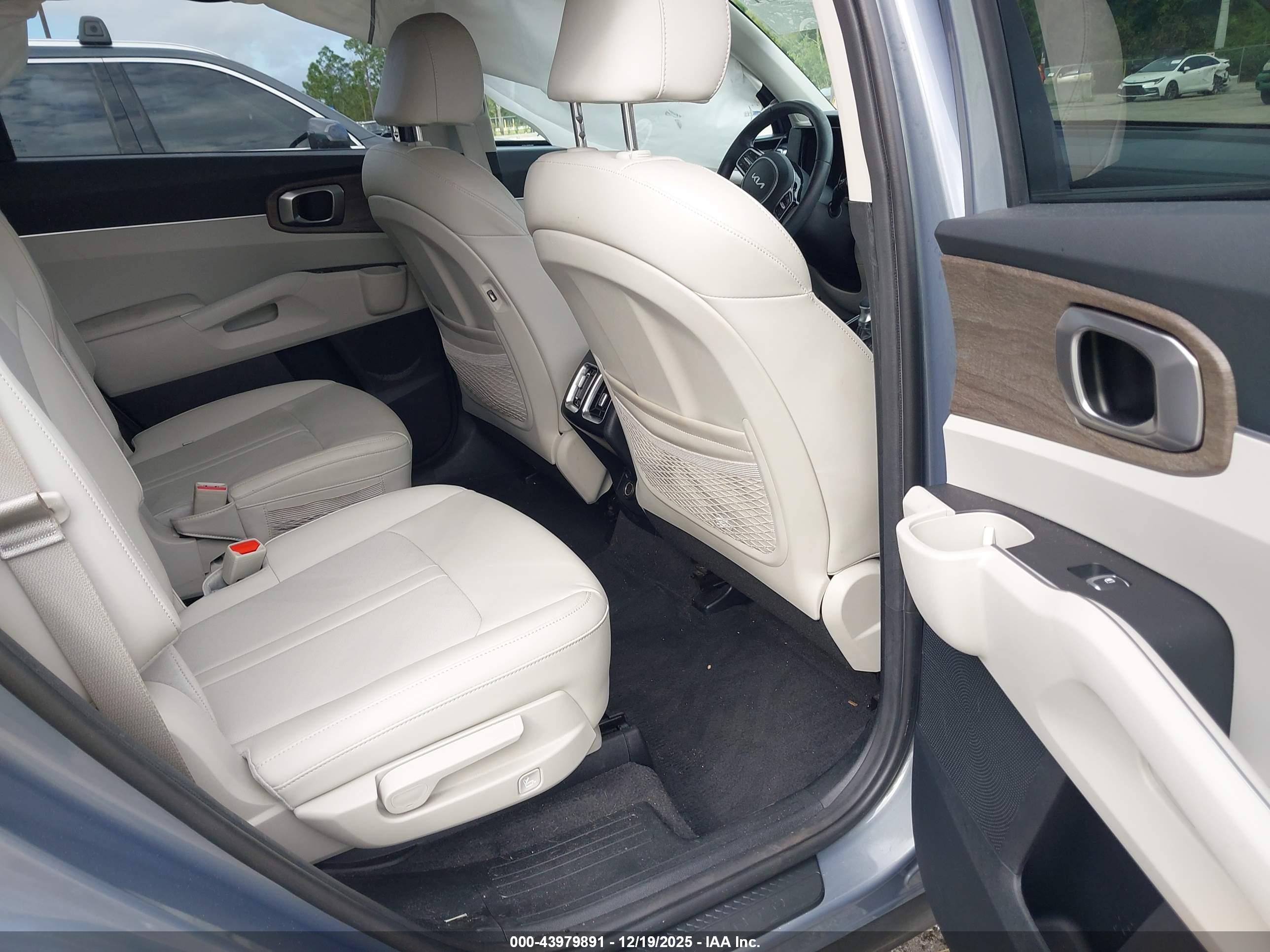 KIA SORENTO image 8