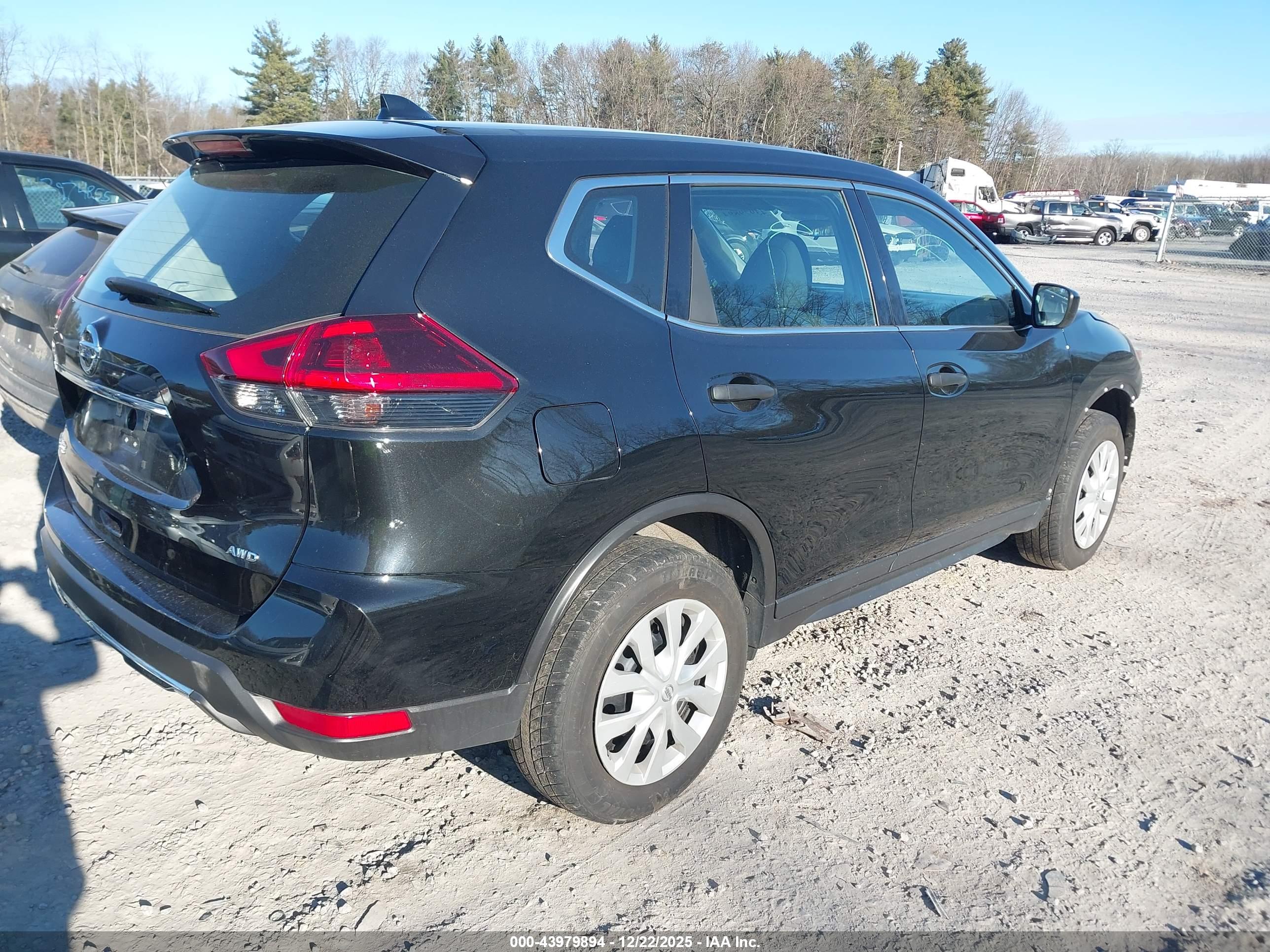 NISSAN ROGUE image 4