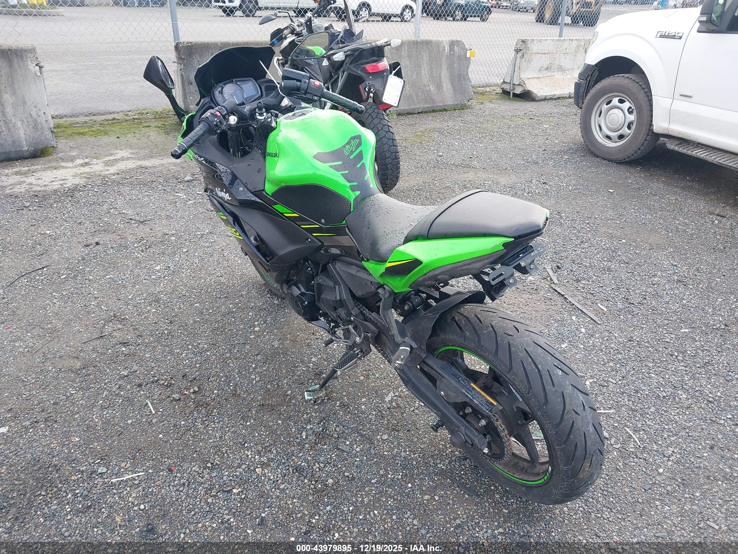 KAWASAKI EX650 image 3