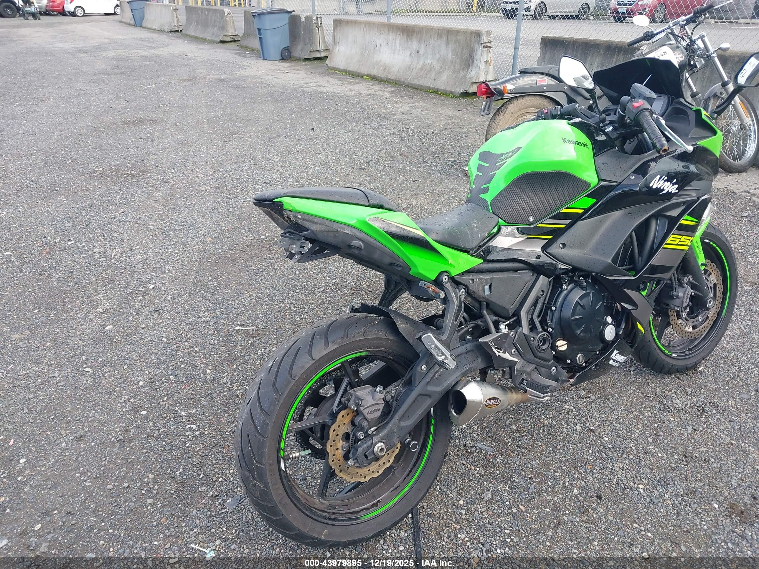 KAWASAKI EX650 image 4