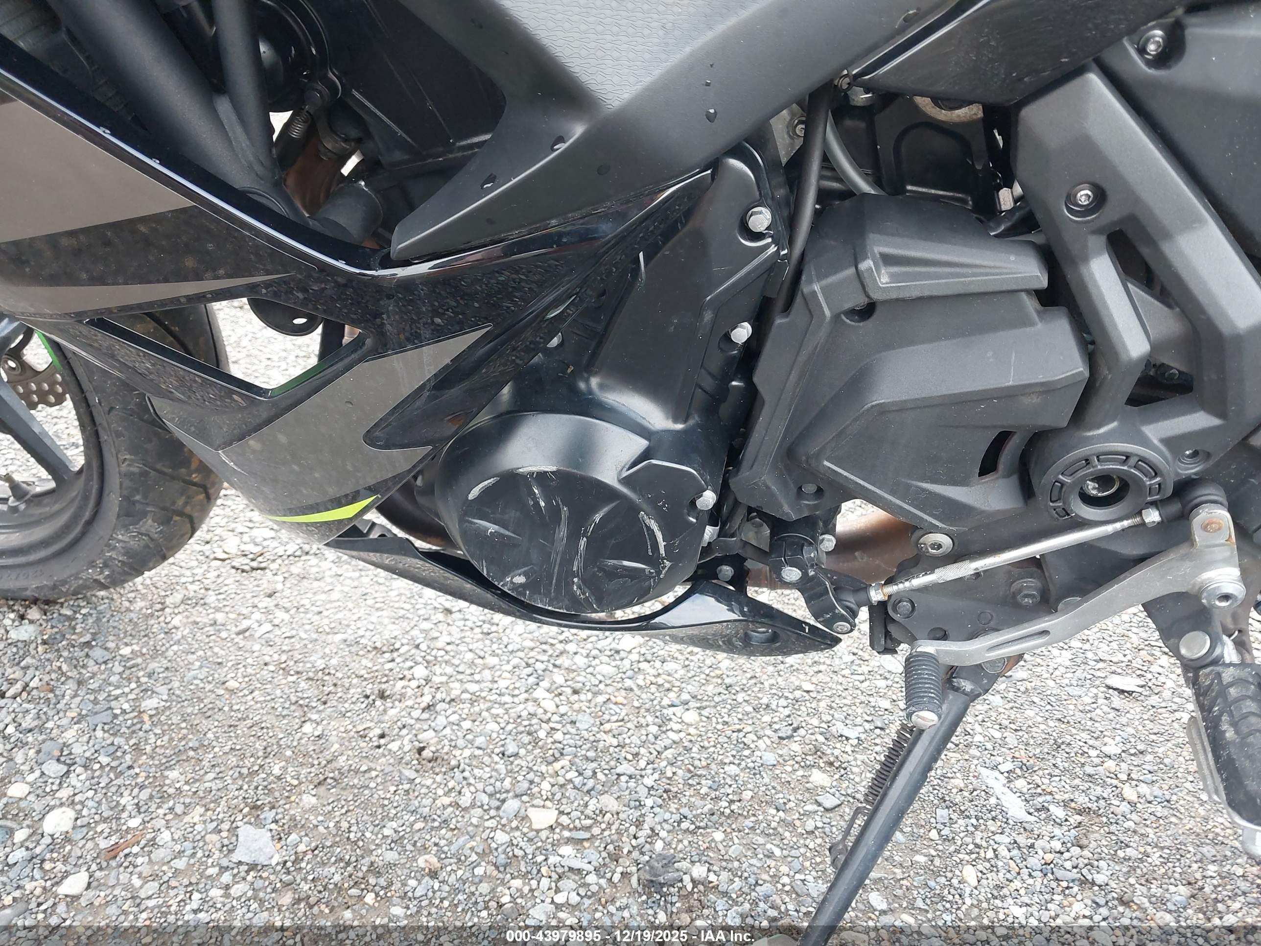 KAWASAKI EX650 image 9