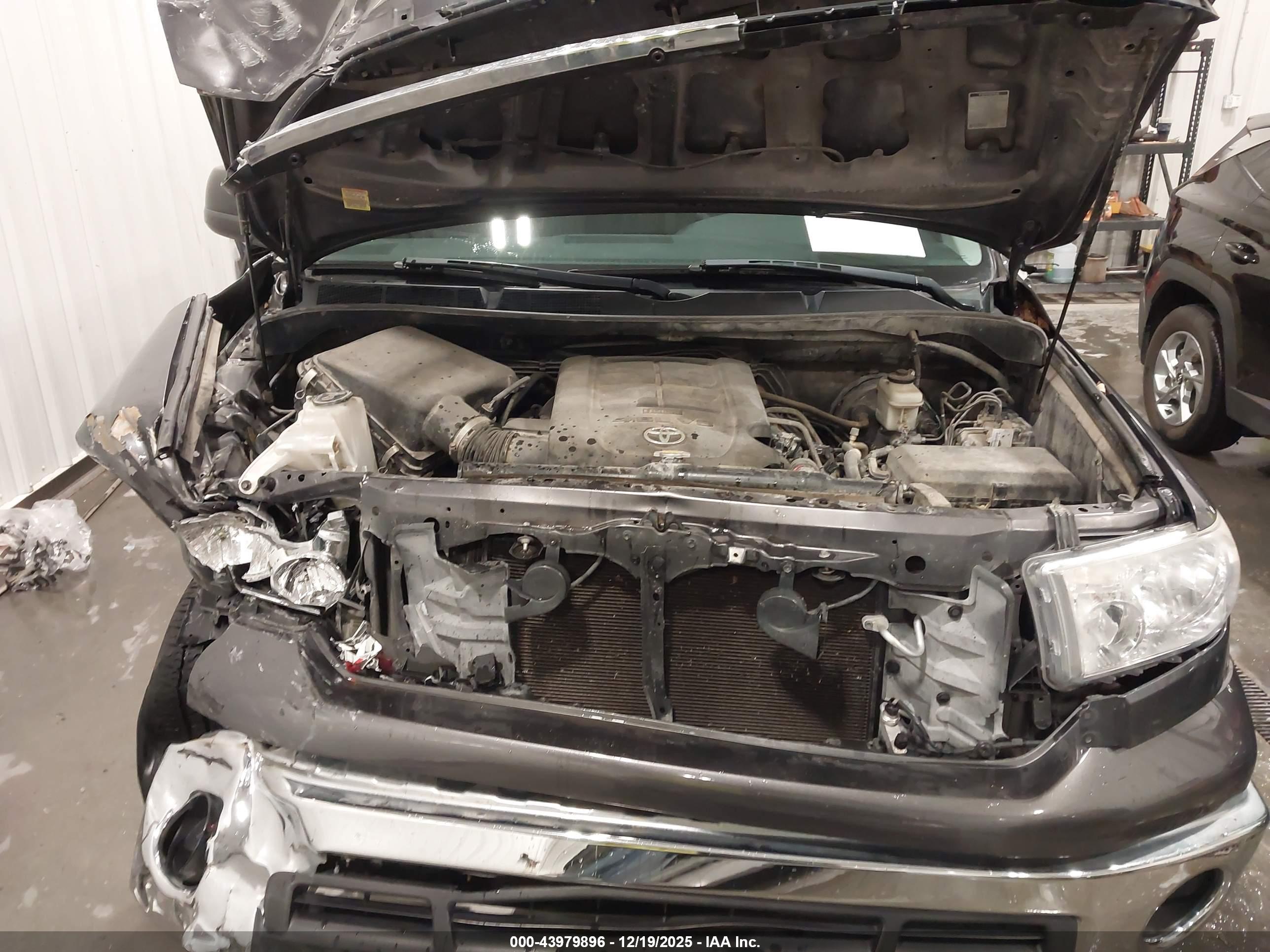 TOYOTA TUNDRA image 10