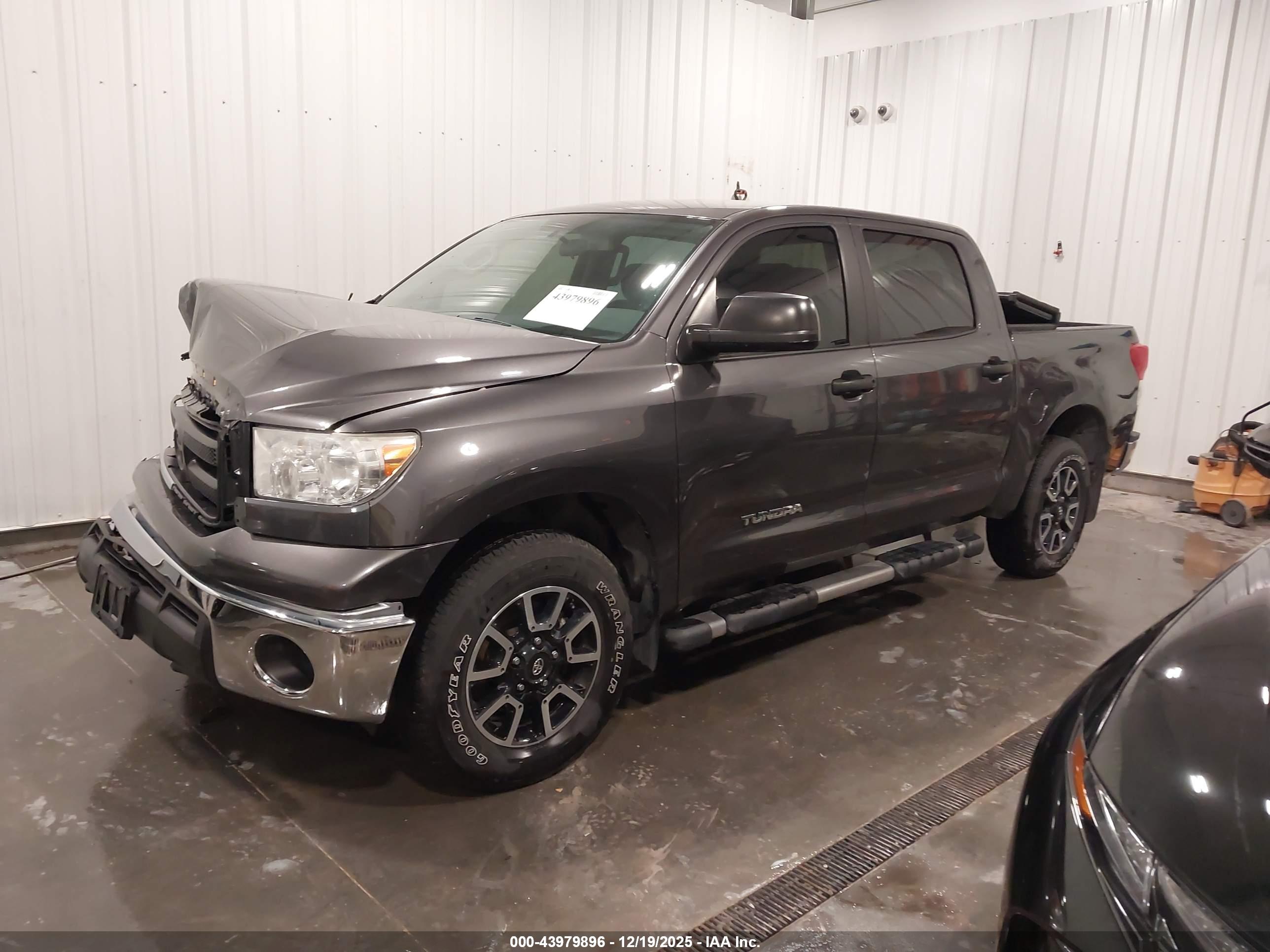 TOYOTA TUNDRA image 2