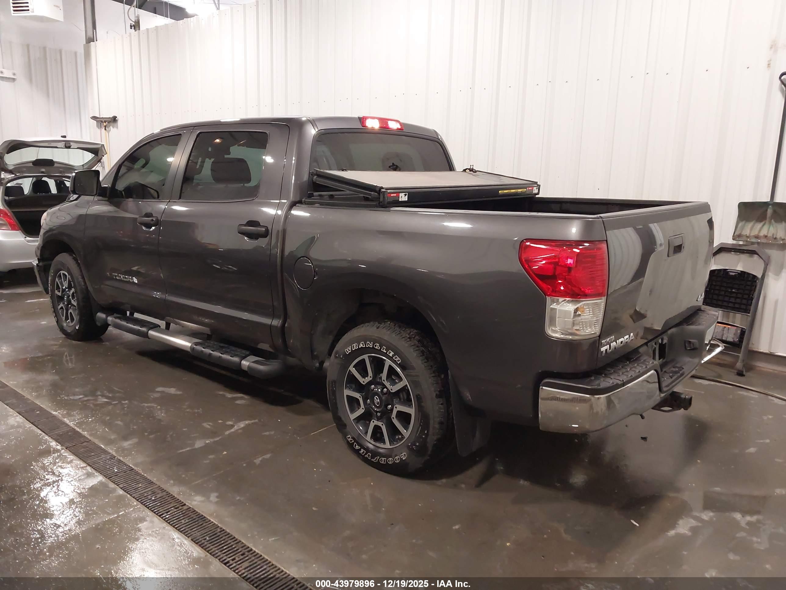 TOYOTA TUNDRA image 3