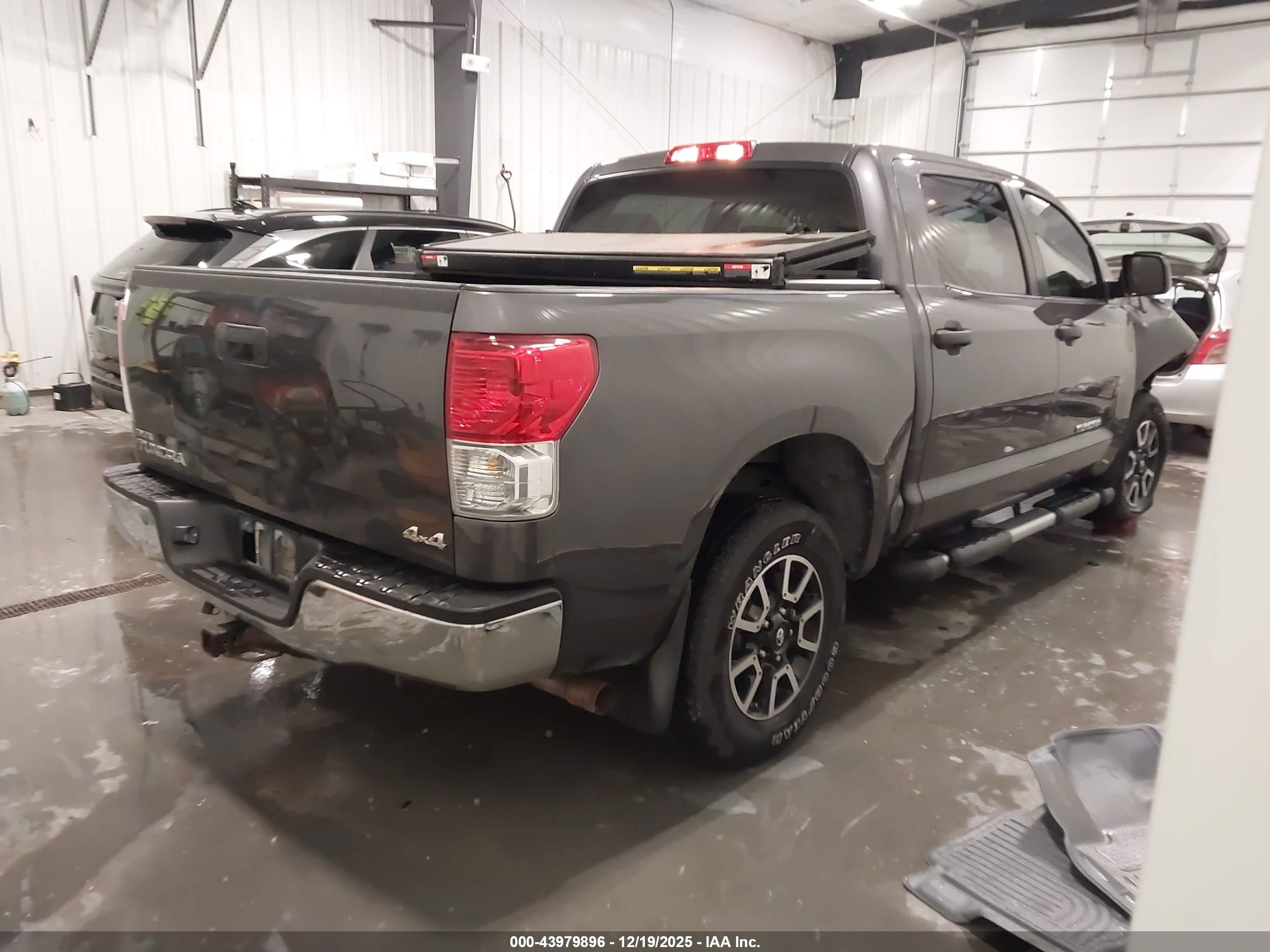 TOYOTA TUNDRA image 4