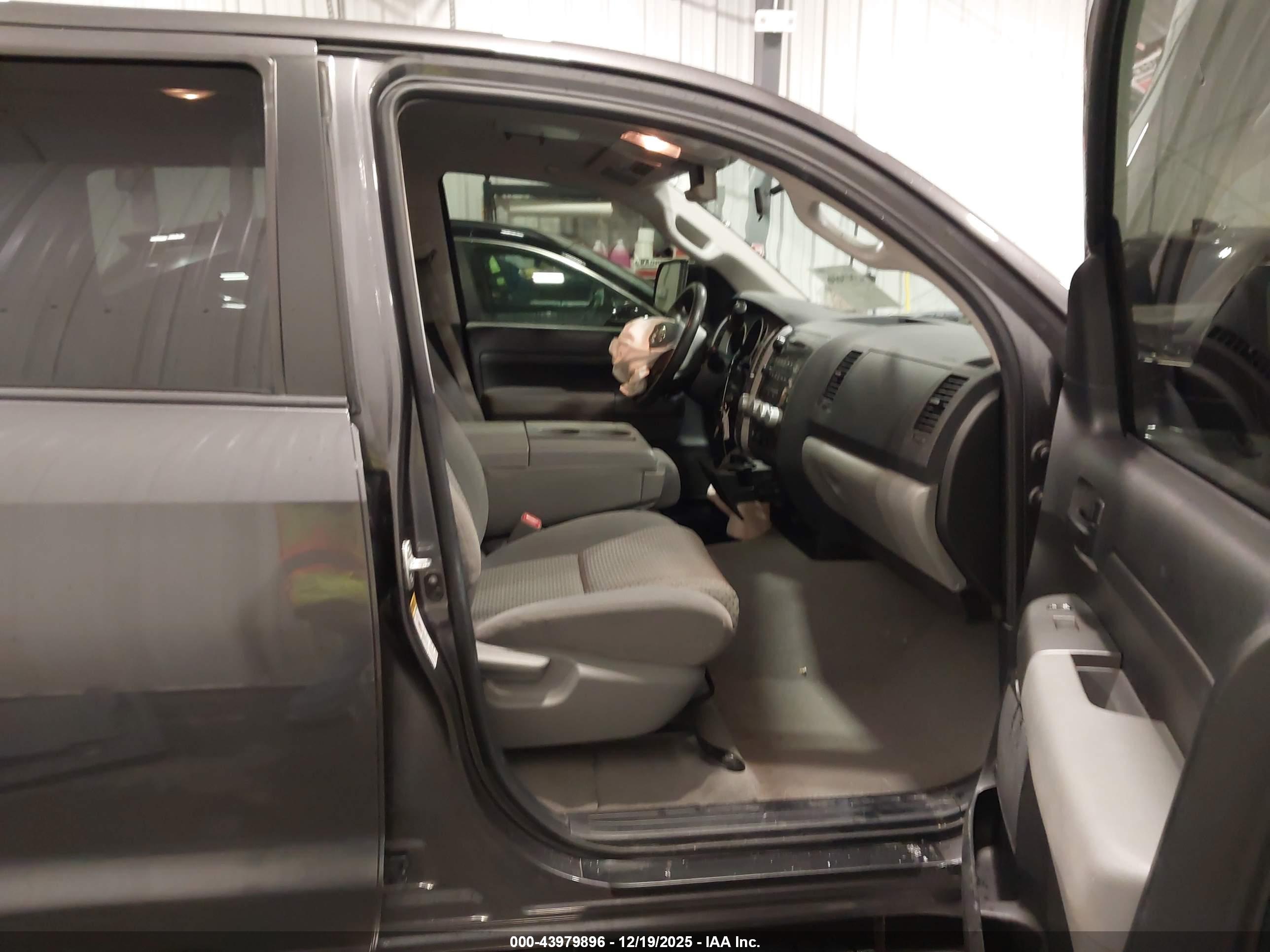 TOYOTA TUNDRA image 5