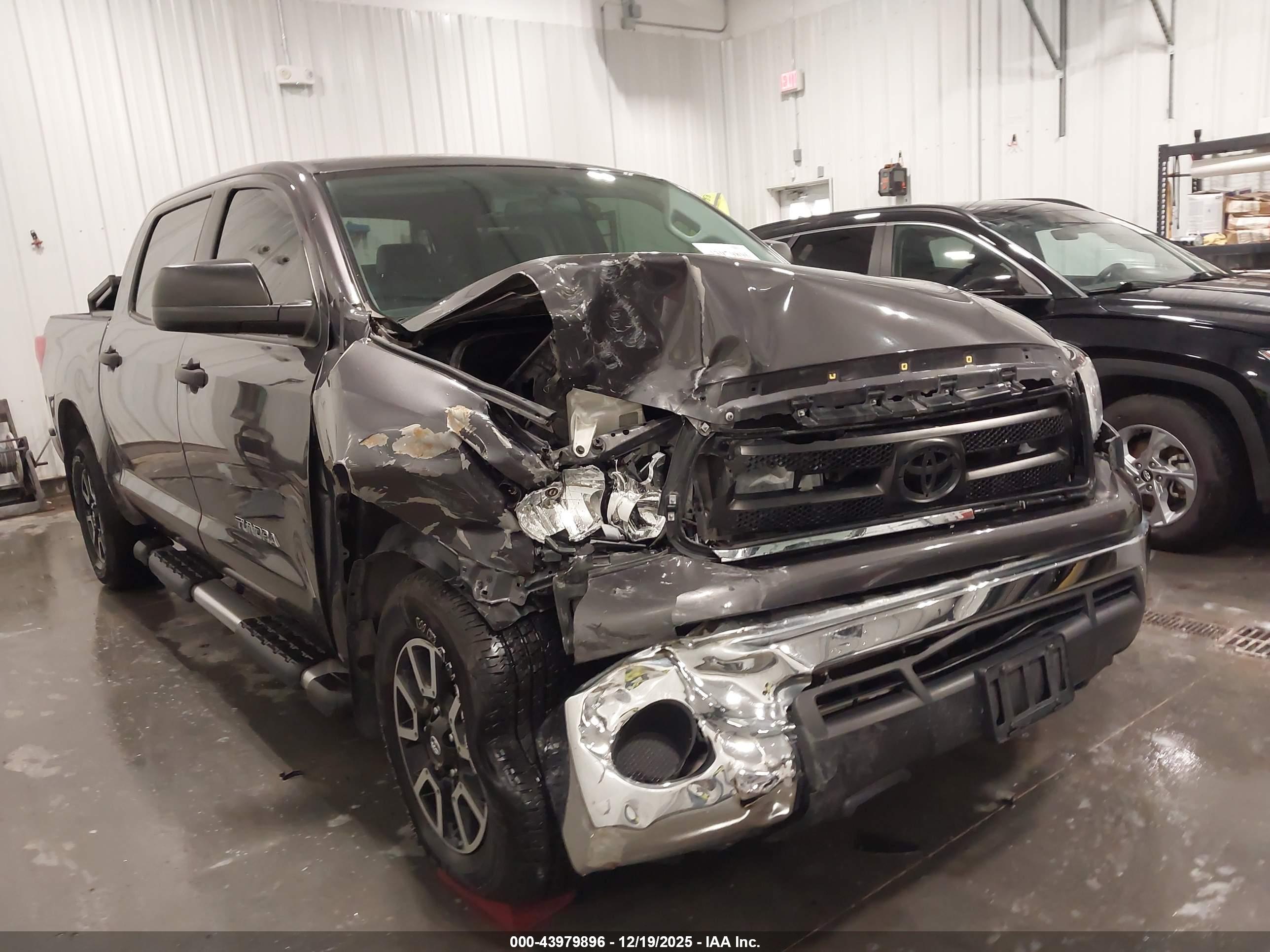 TOYOTA TUNDRA image 6