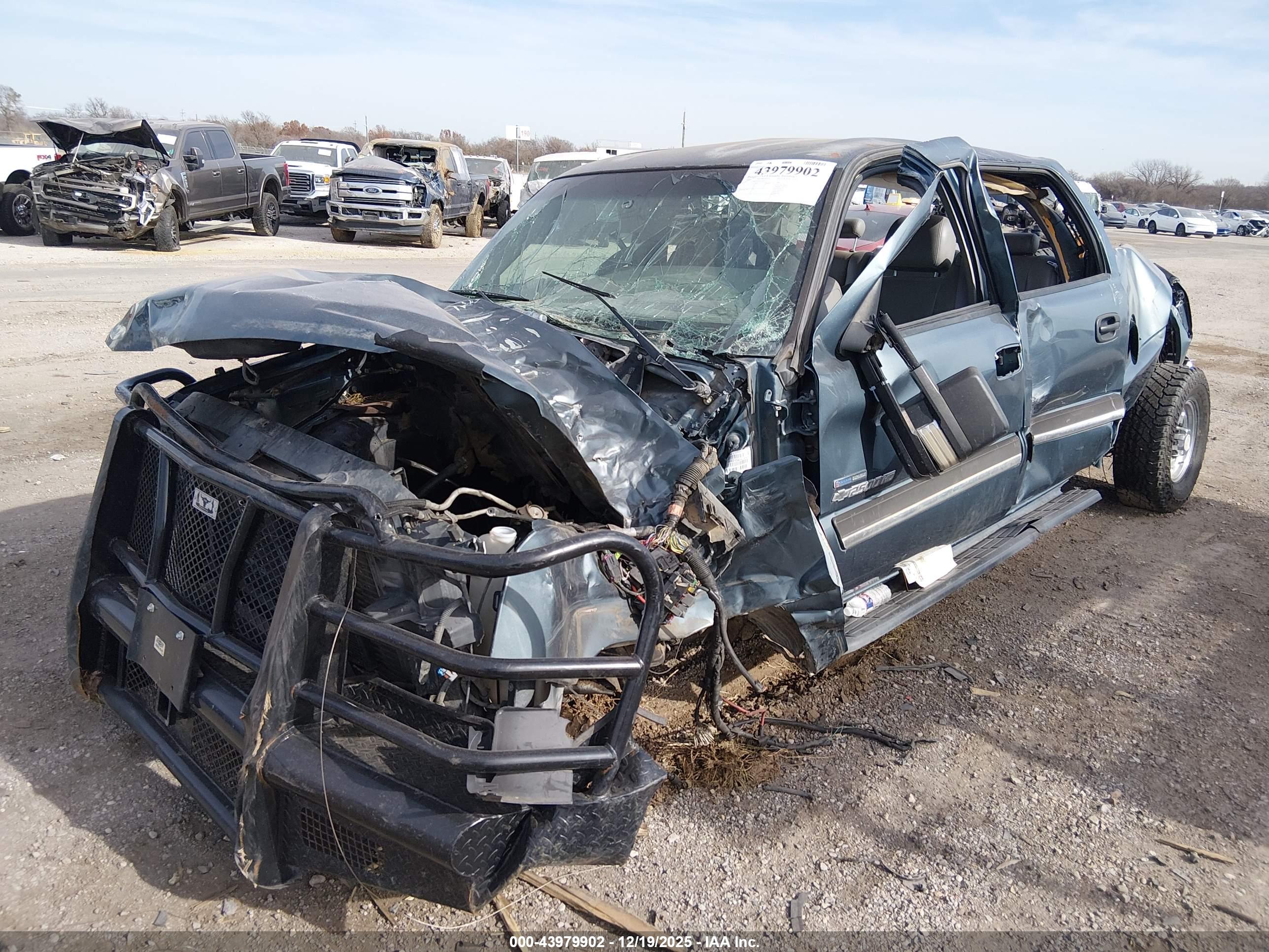 CHEVROLET SILVERADO image 2