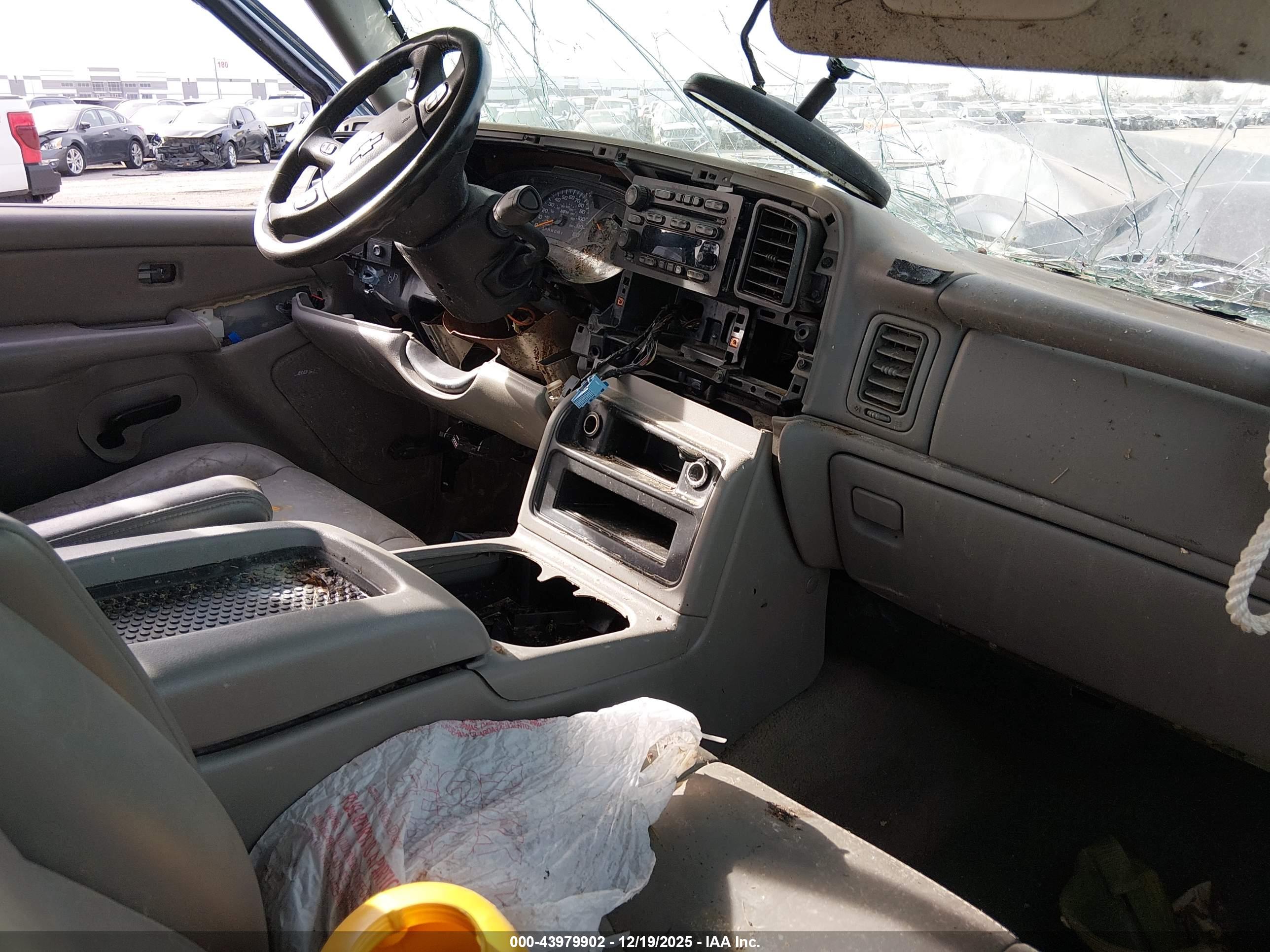 CHEVROLET SILVERADO image 5