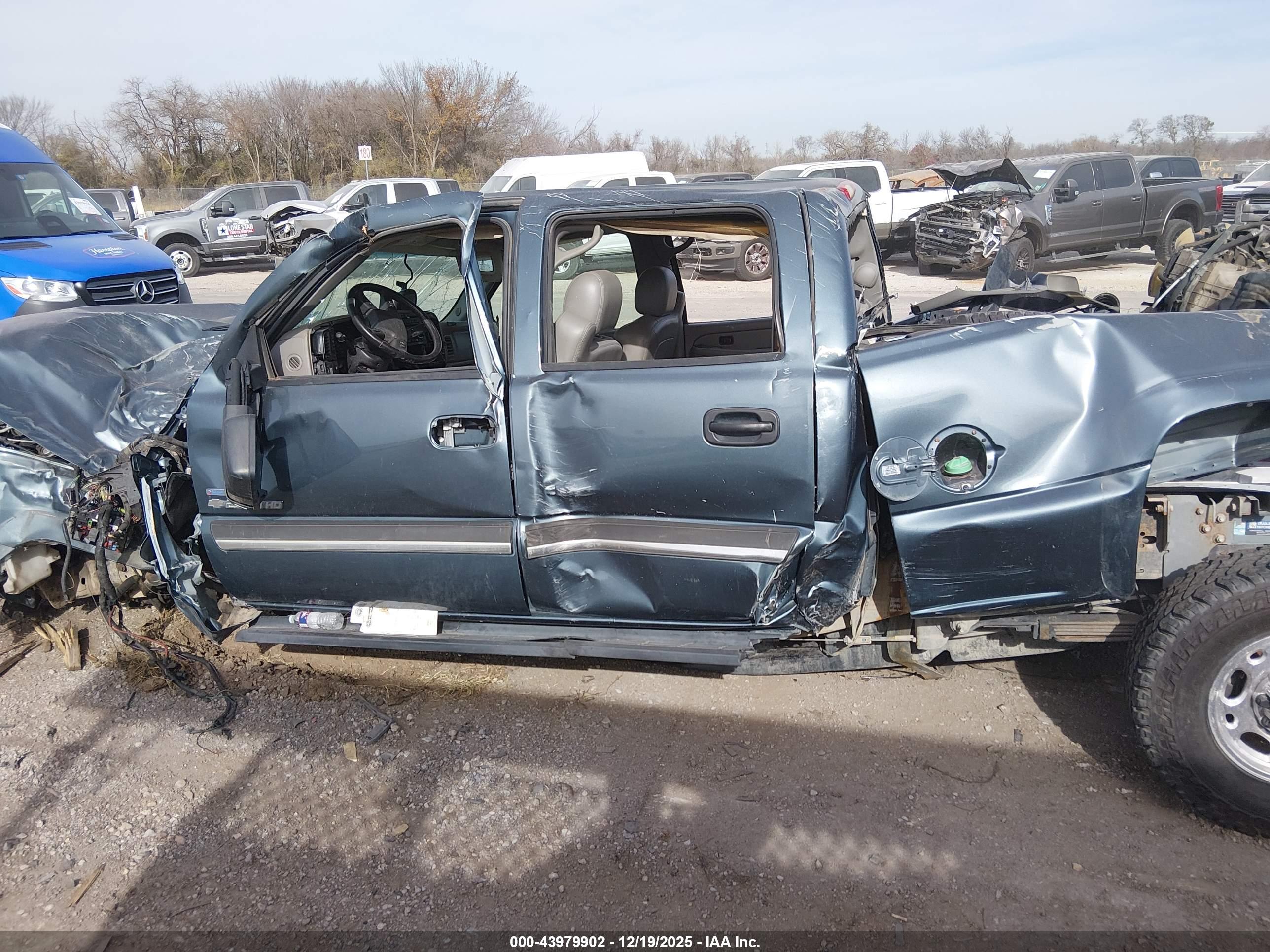 CHEVROLET SILVERADO image 6