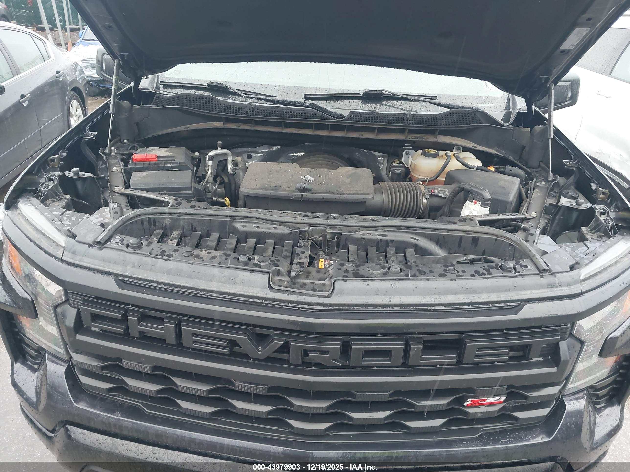 CHEVROLET SILVERADO image 10