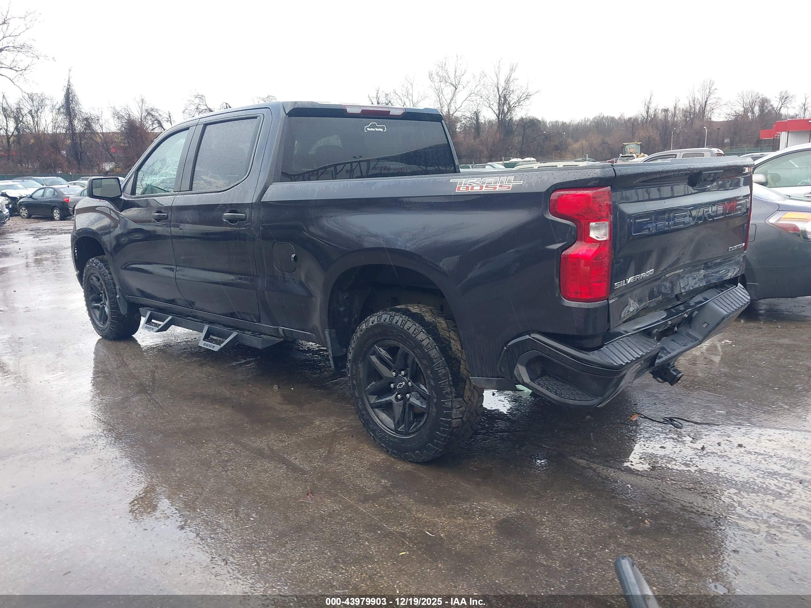 CHEVROLET SILVERADO image 3