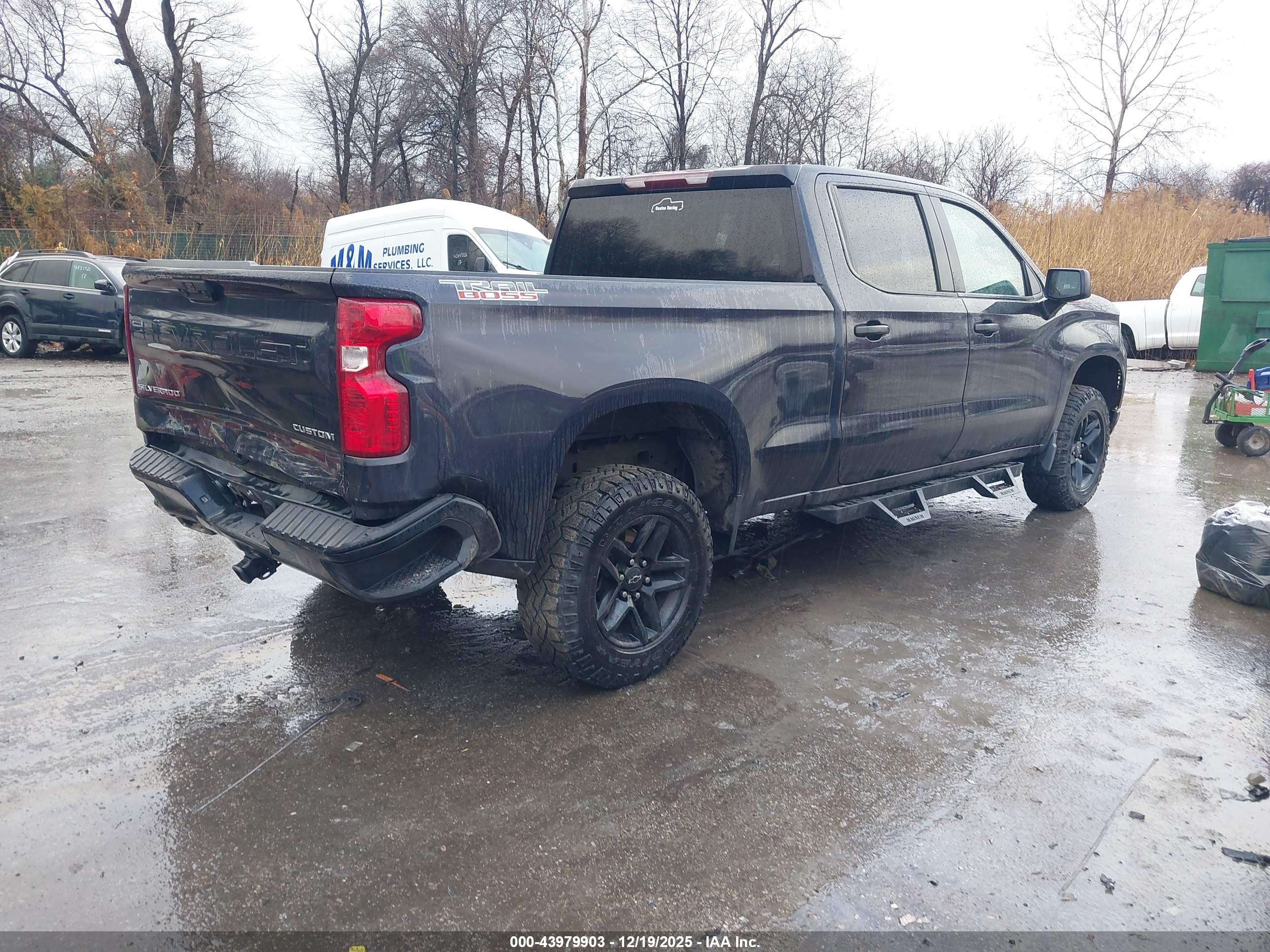 CHEVROLET SILVERADO image 4