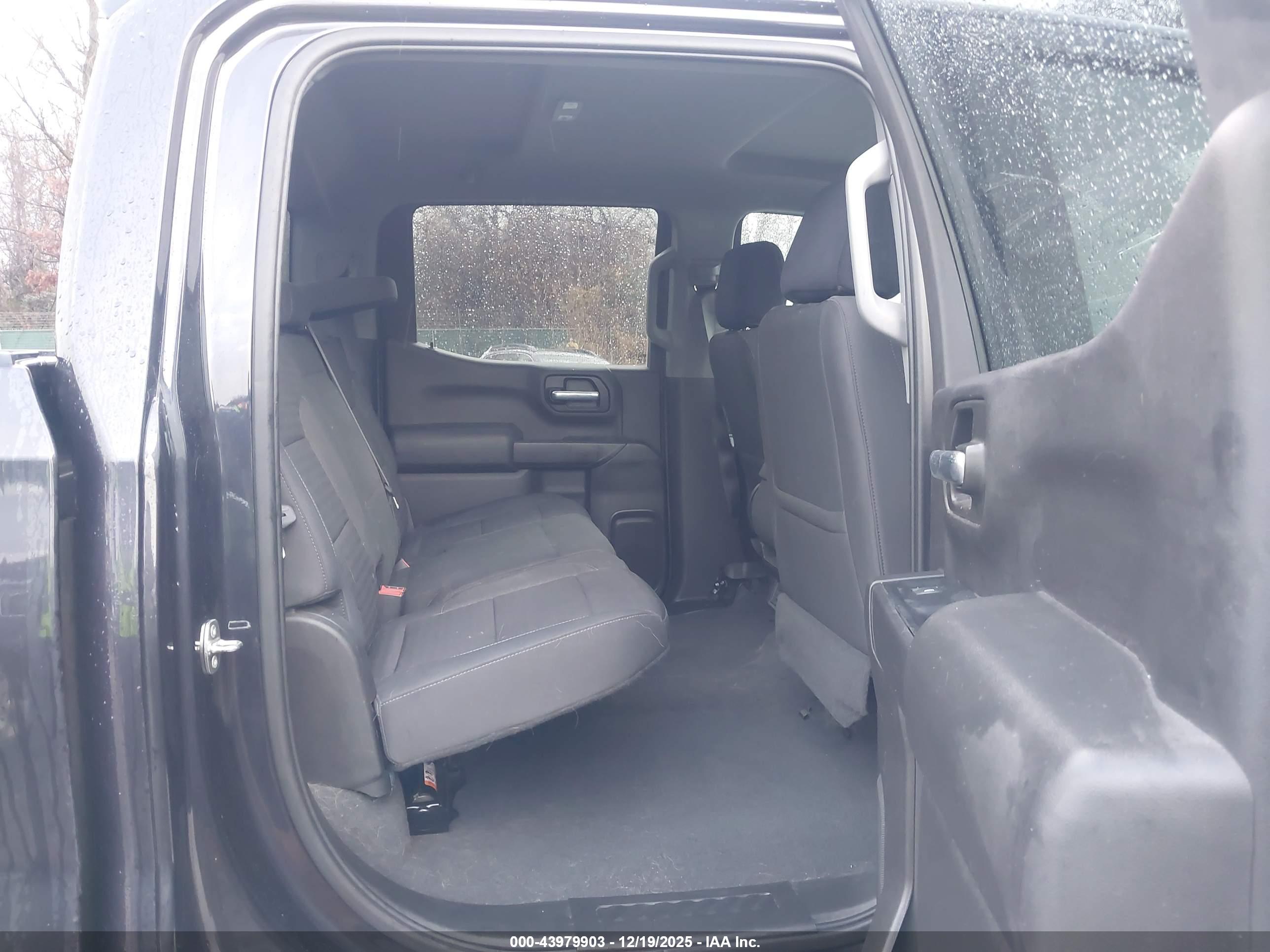 CHEVROLET SILVERADO image 8