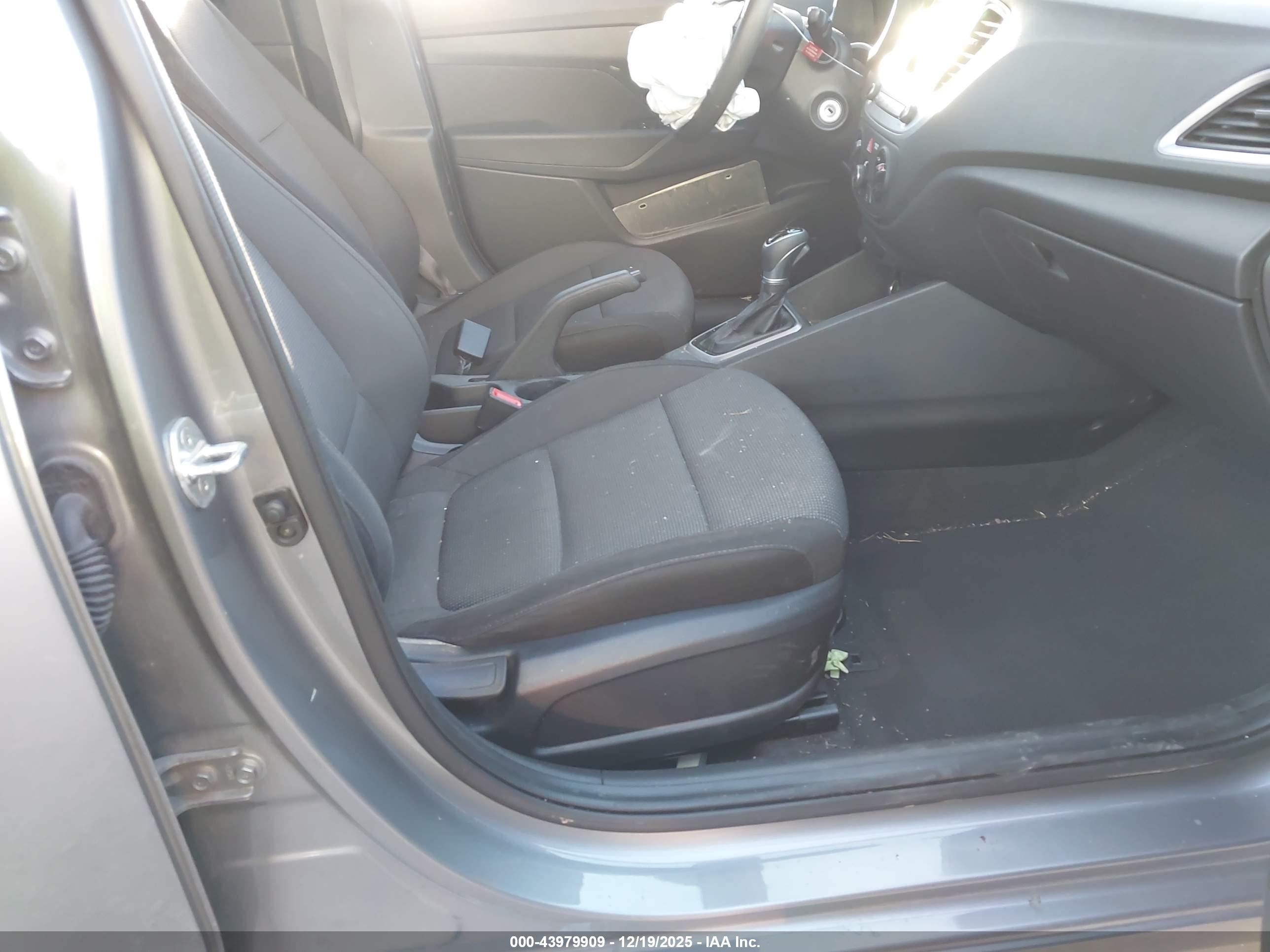 HYUNDAI ACCENT image 5