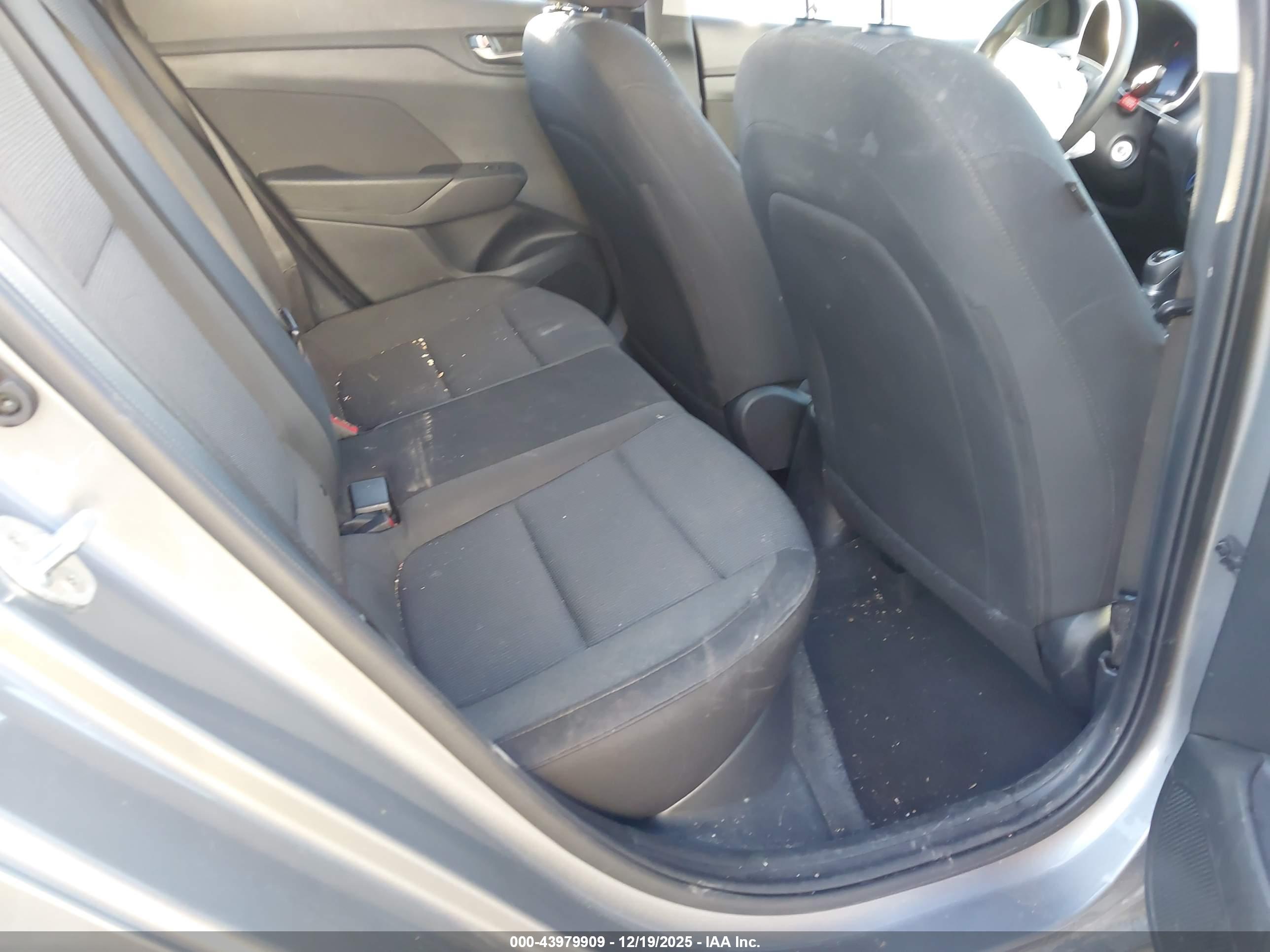 HYUNDAI ACCENT image 8