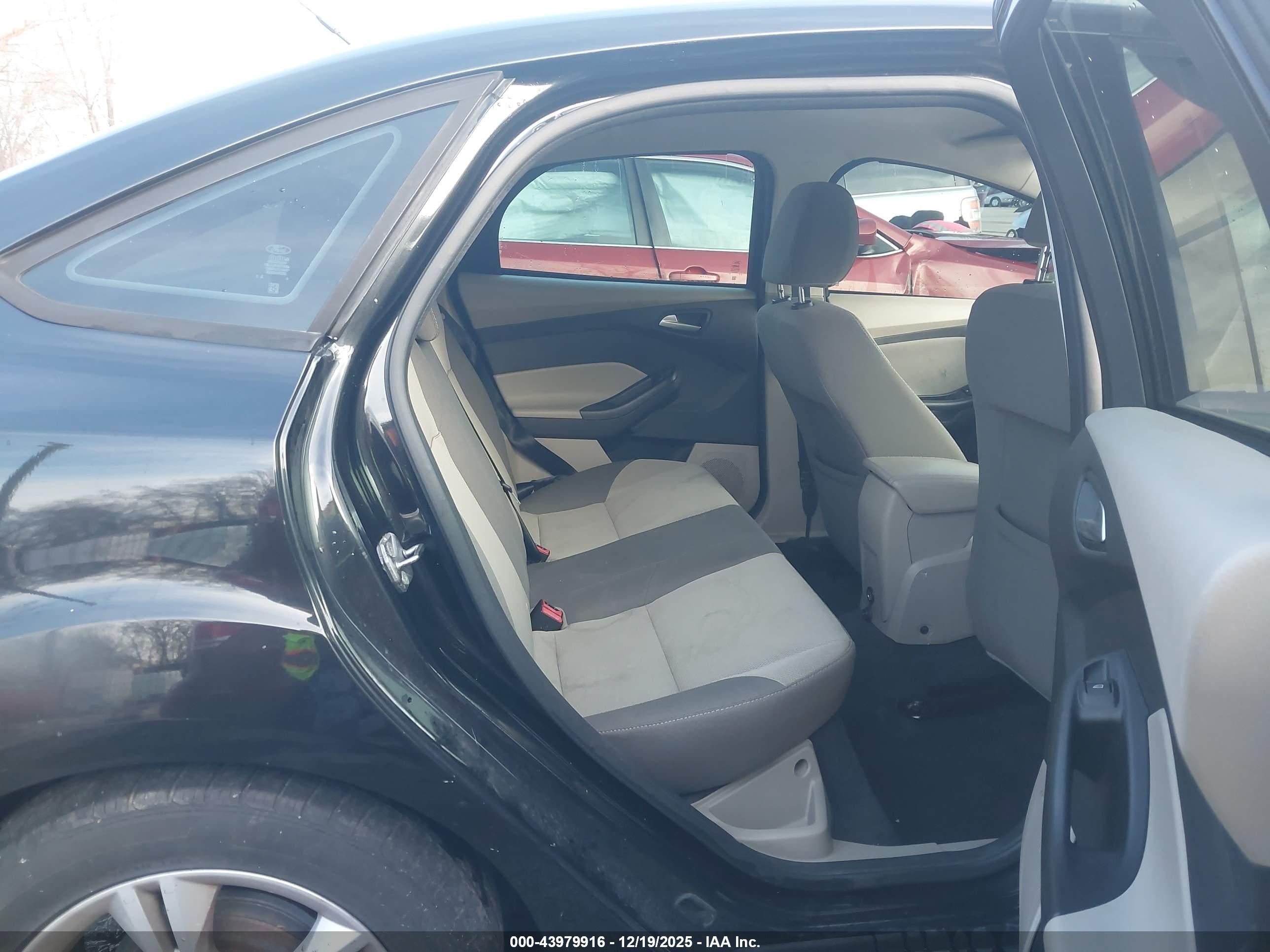 FORD FOCUS image 8