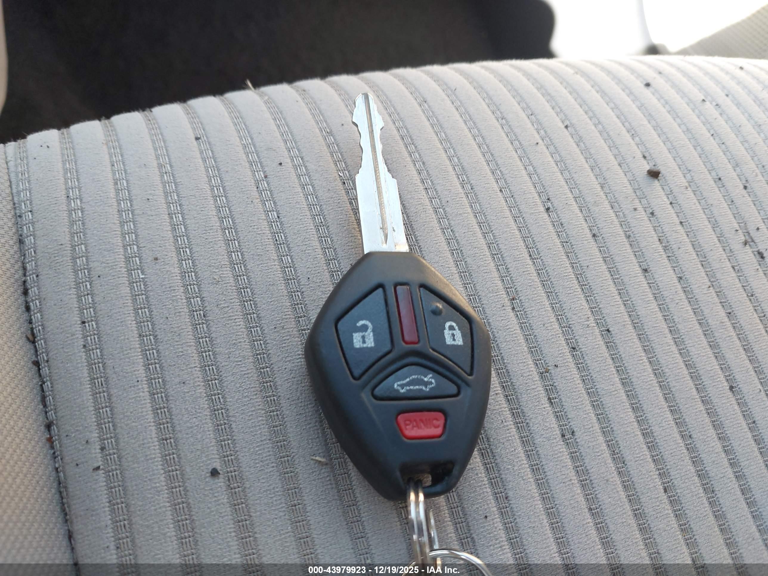 MITSUBISHI LANCER image 11