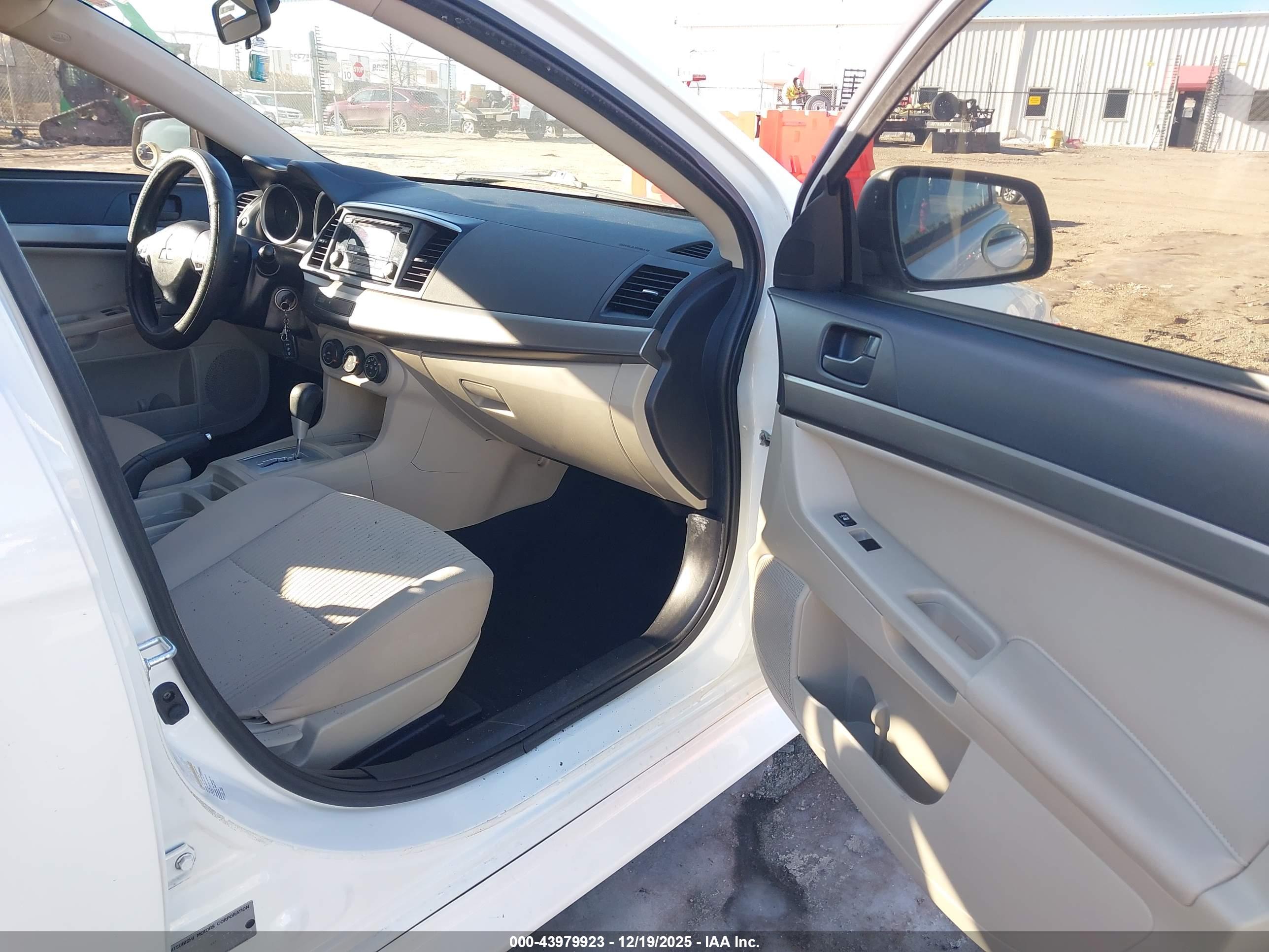 MITSUBISHI LANCER image 5