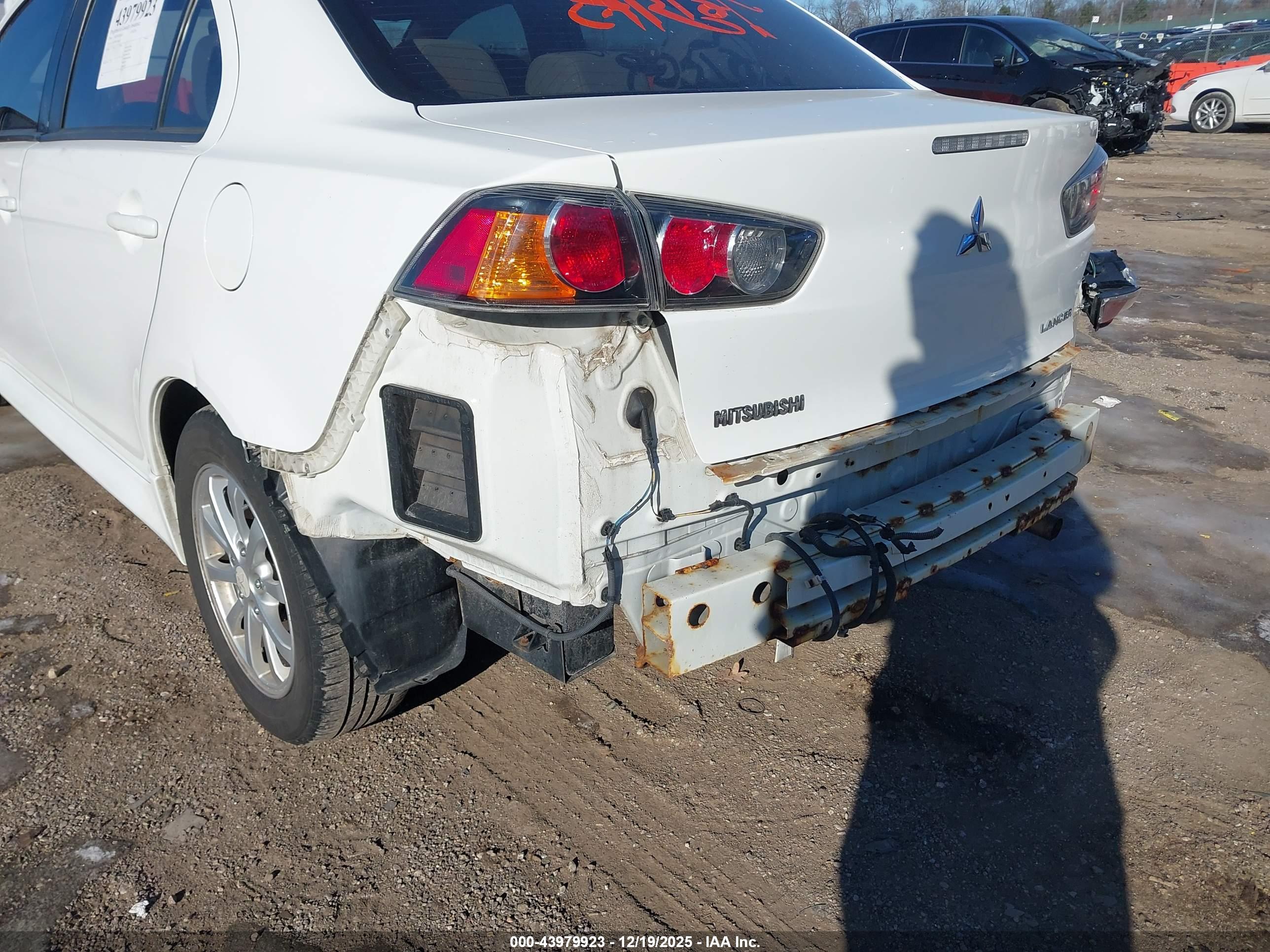 MITSUBISHI LANCER image 6