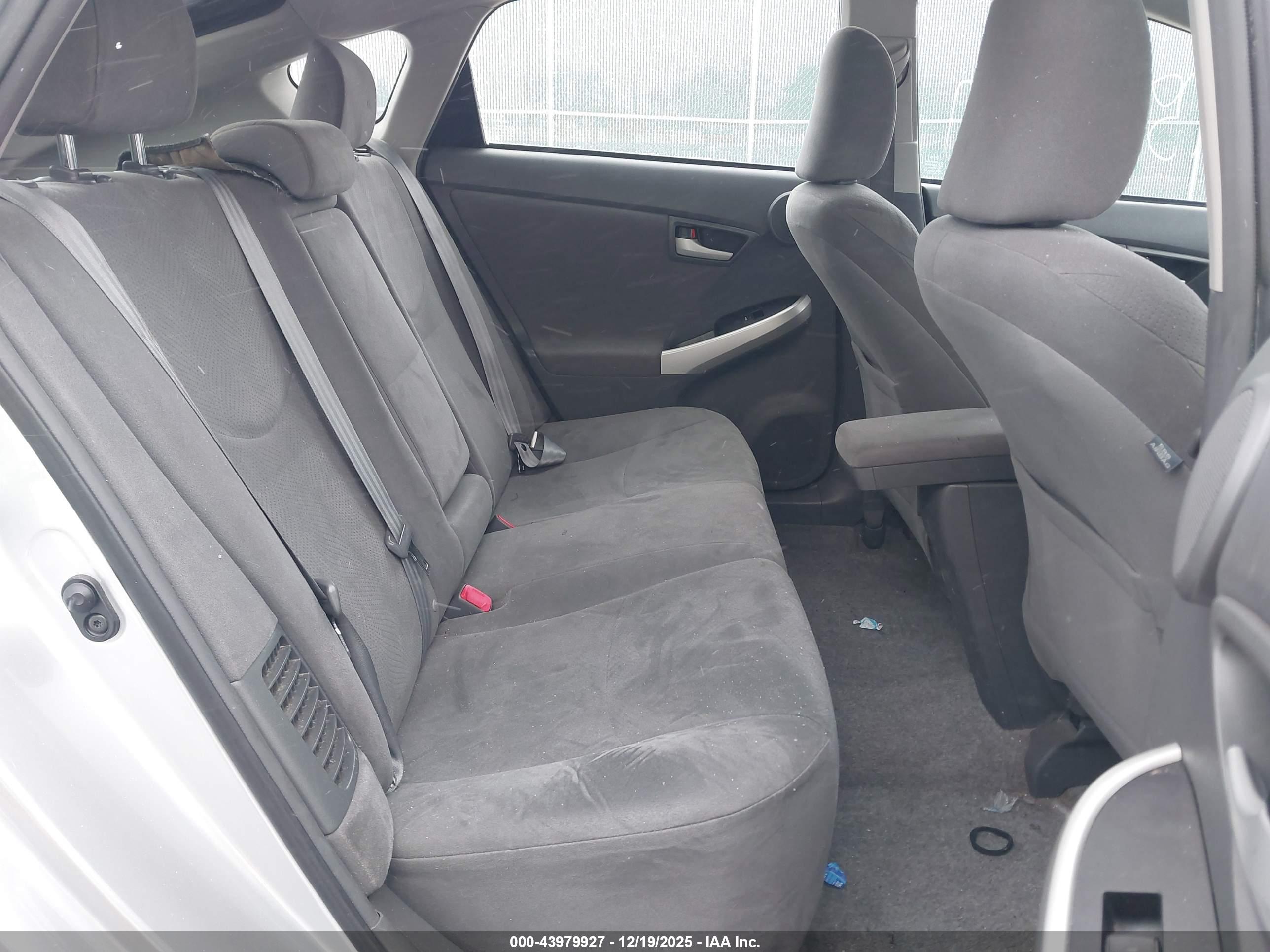 TOYOTA PRIUS image 8