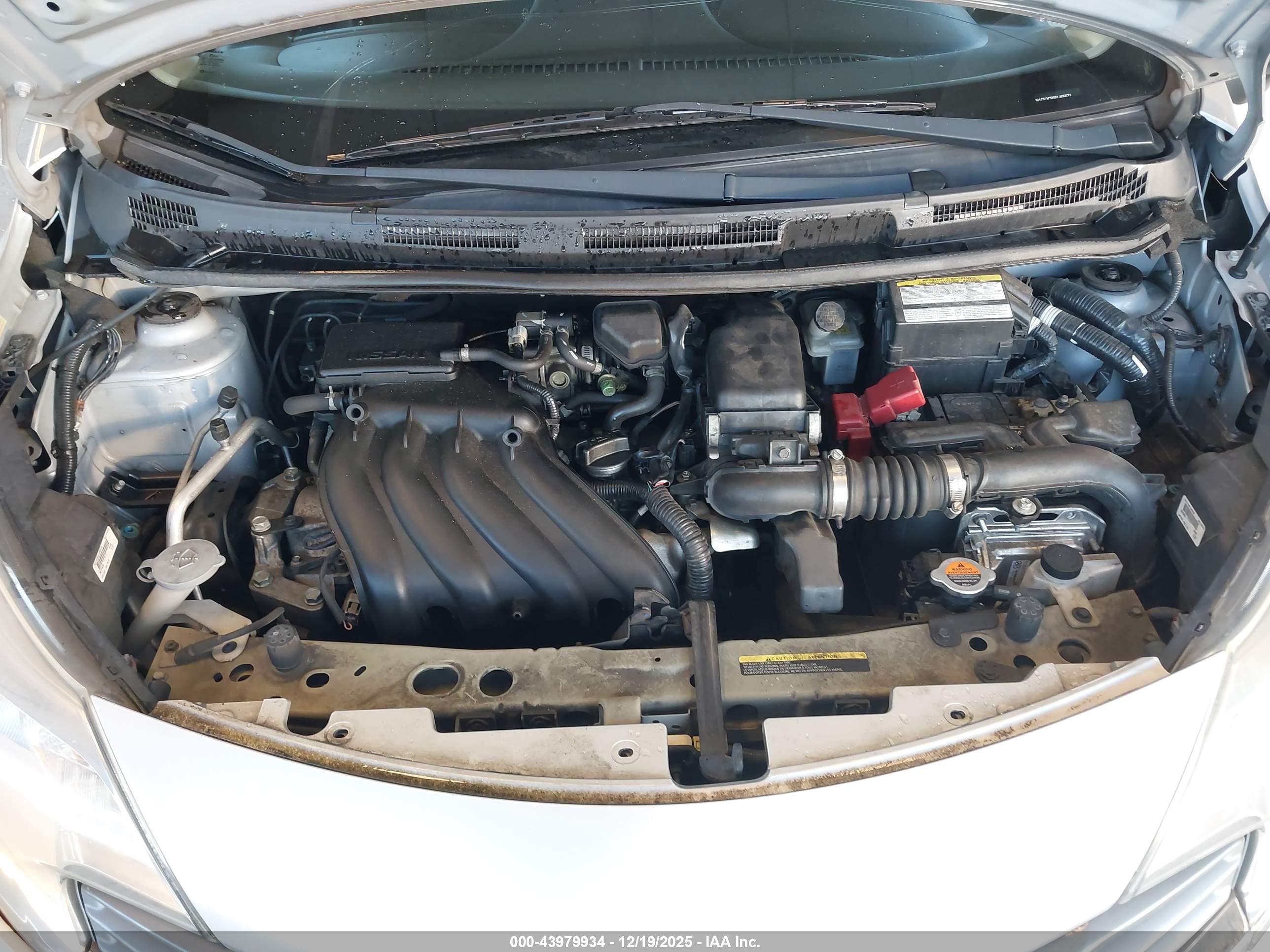 NISSAN VERSA image 10