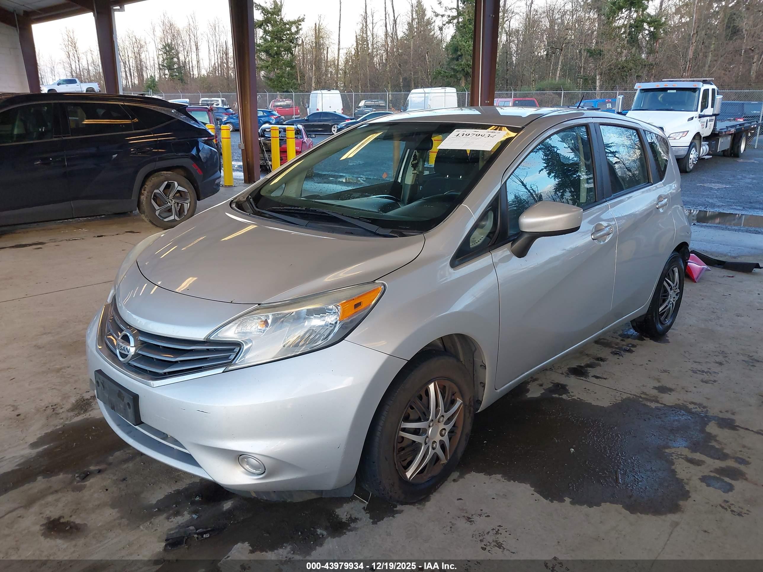 NISSAN VERSA image 2