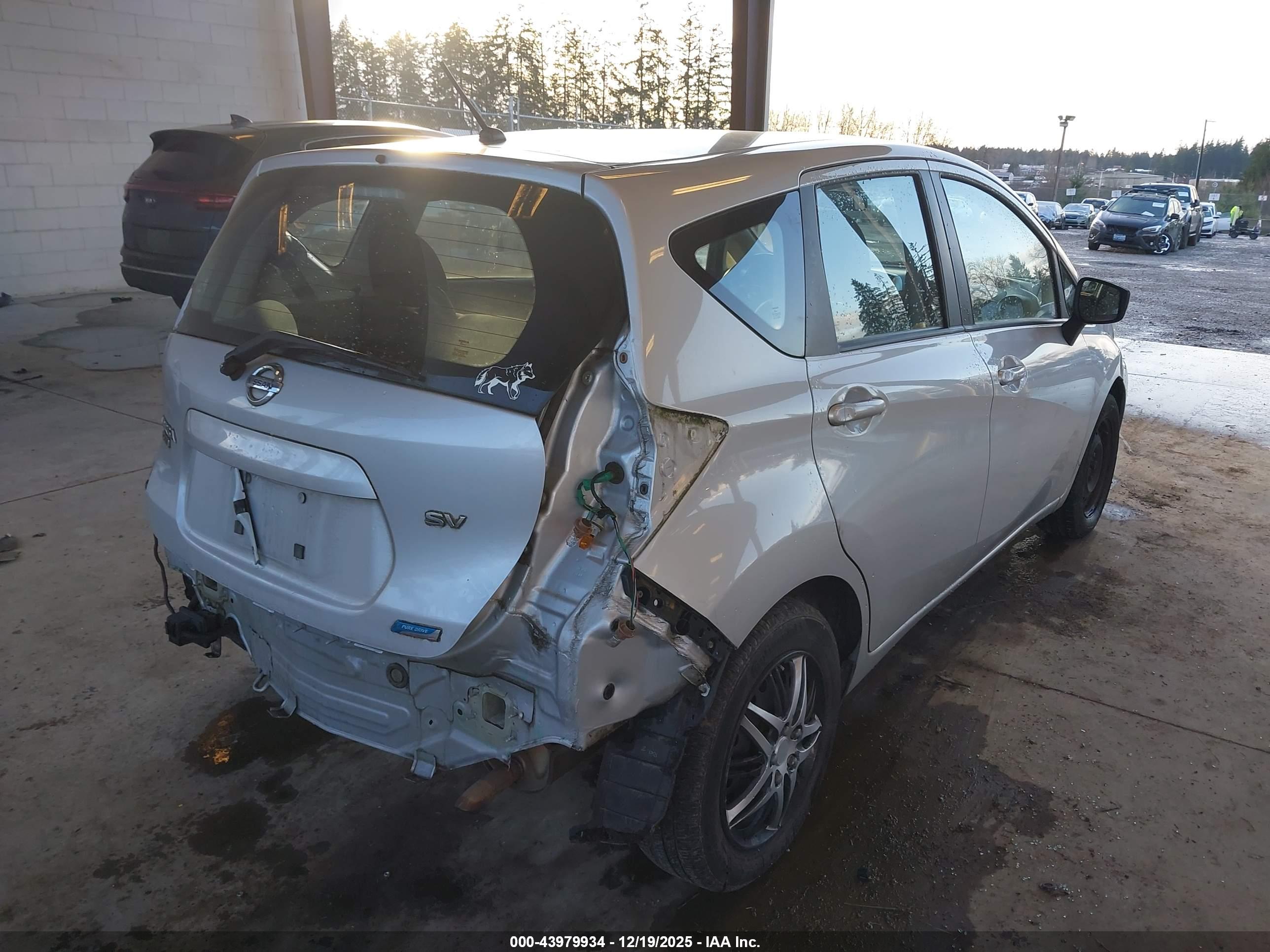 NISSAN VERSA image 4