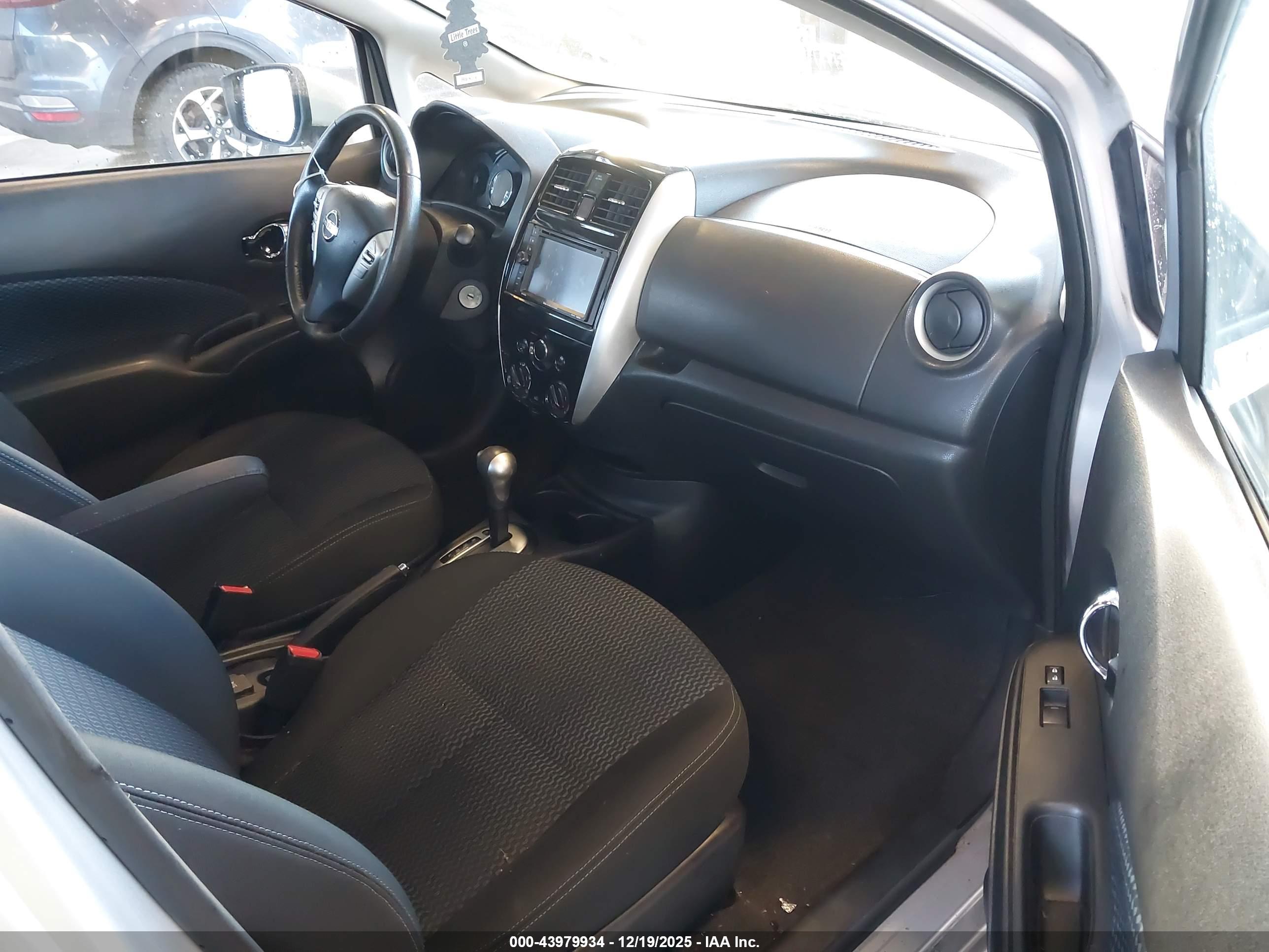 NISSAN VERSA image 5