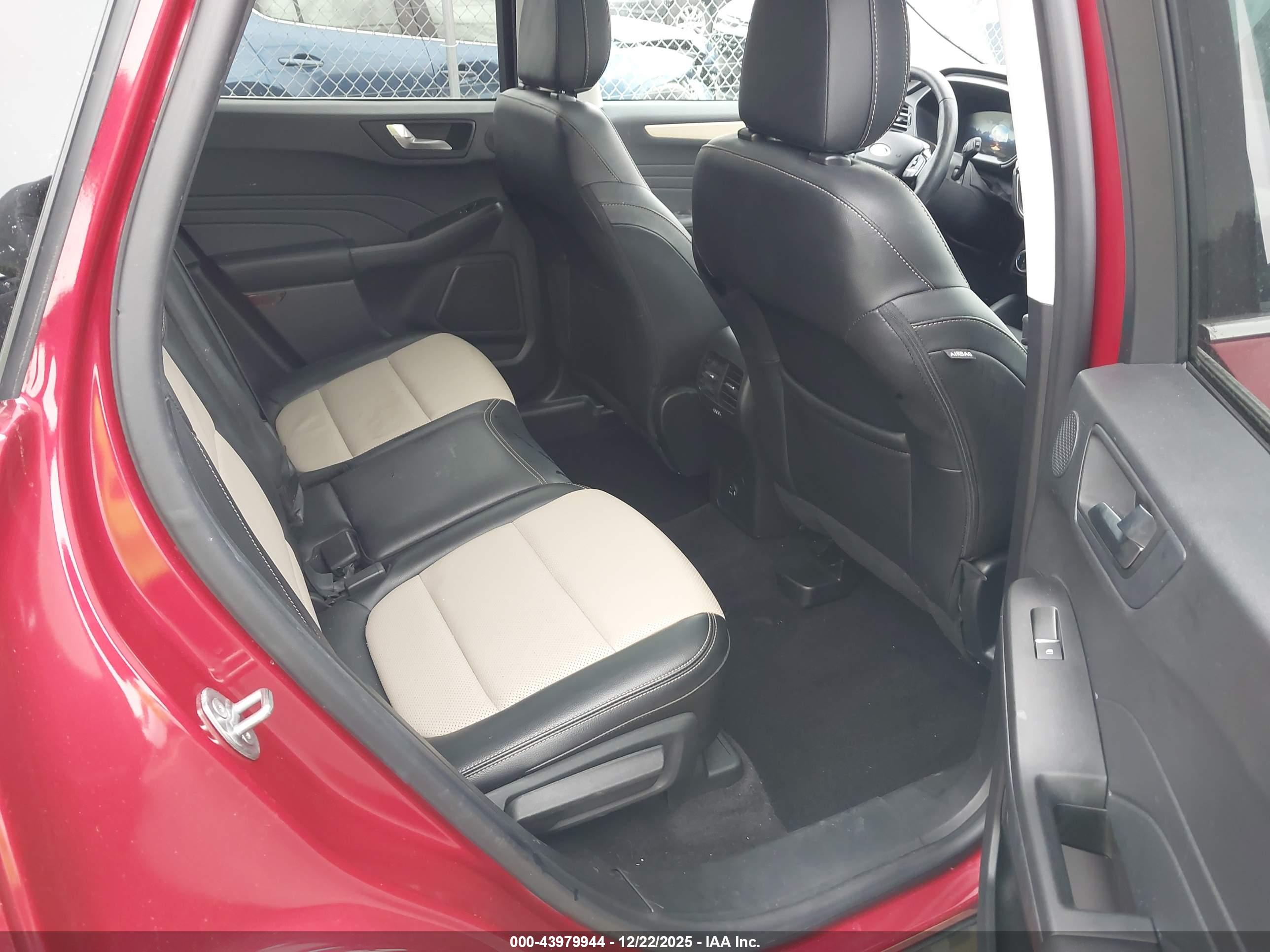 FORD ESCAPE image 8