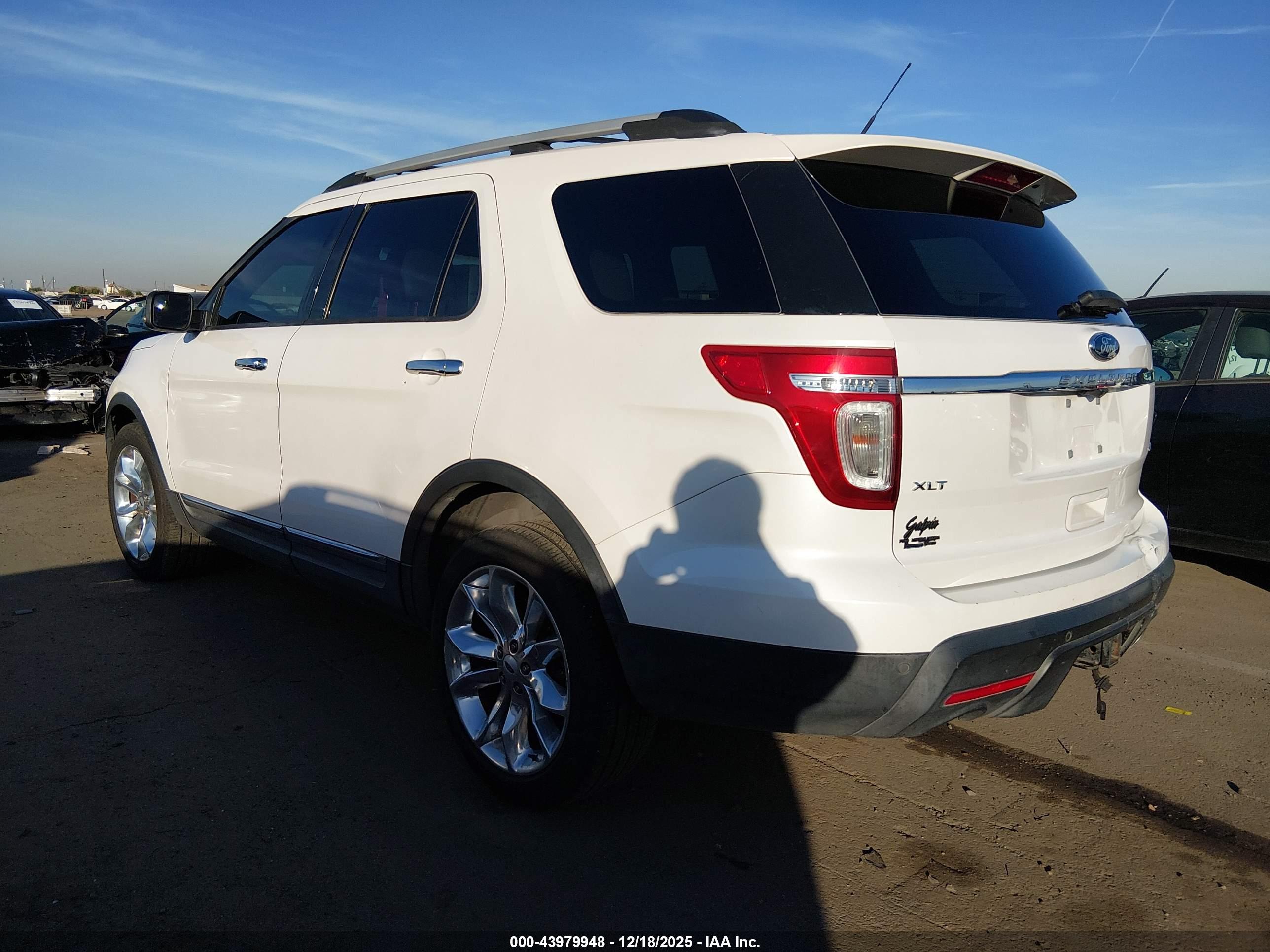 FORD EXPLORER image 3