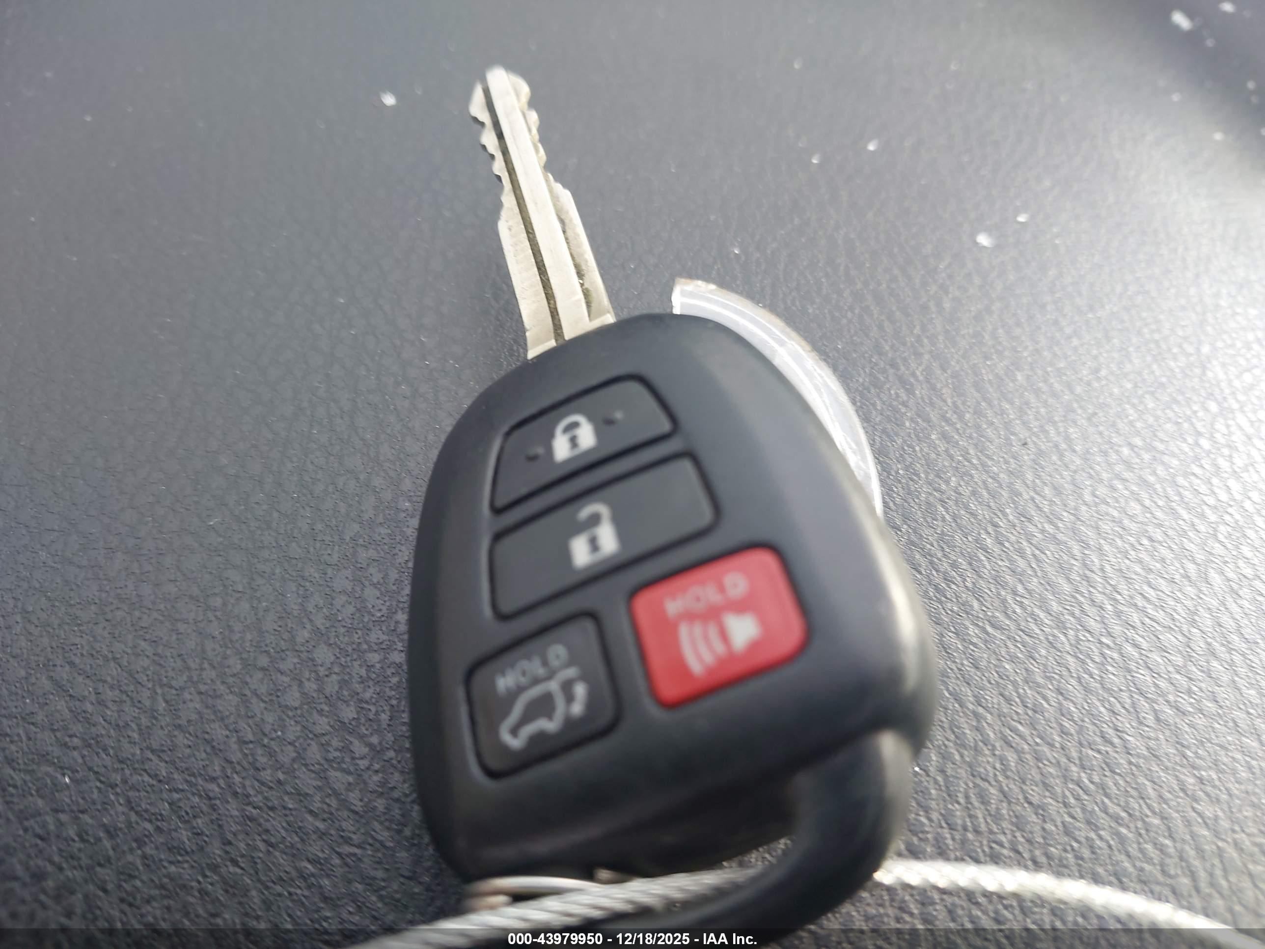 TOYOTA RAV4 image 11