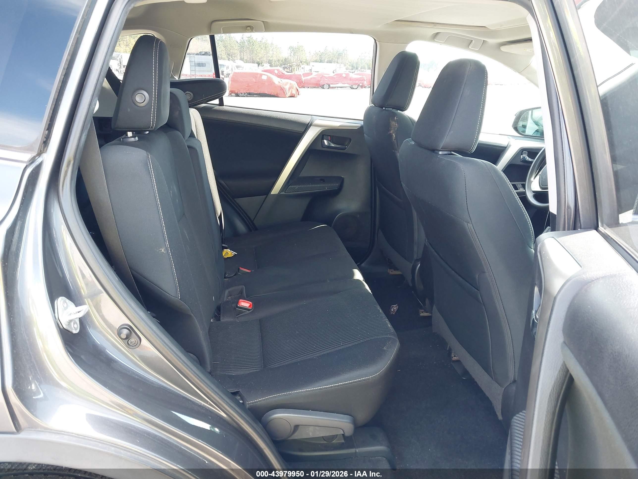 TOYOTA RAV4 image 8