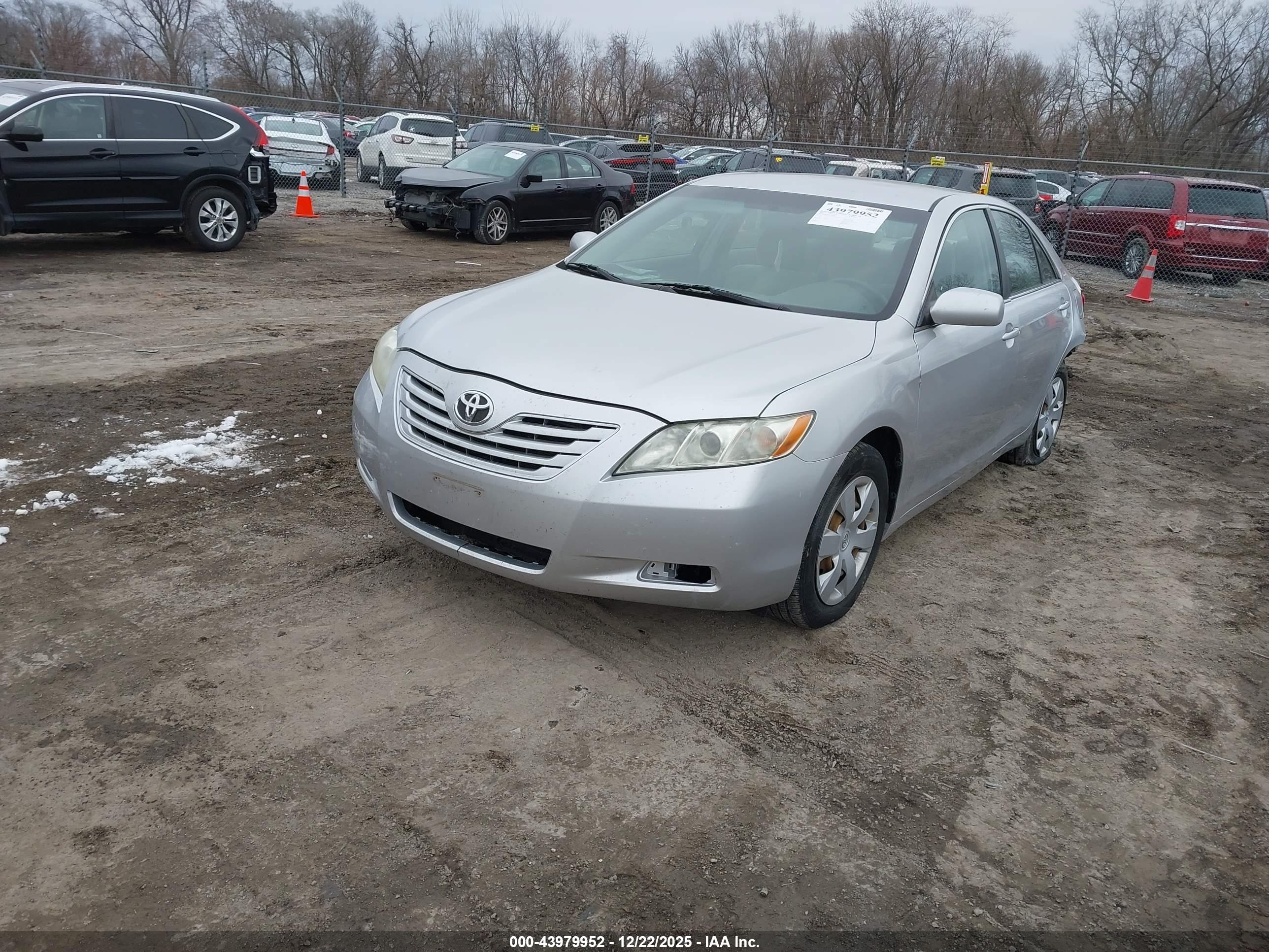 TOYOTA CAMRY image 2