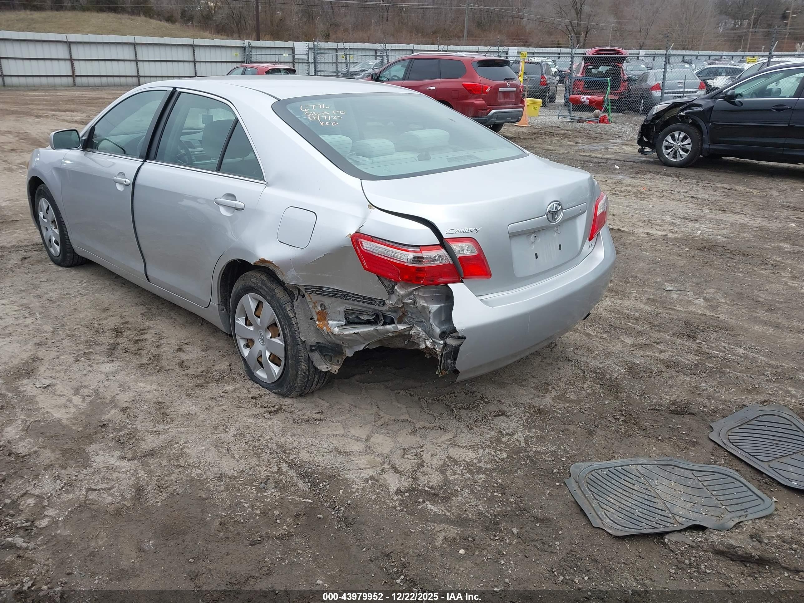 TOYOTA CAMRY image 3
