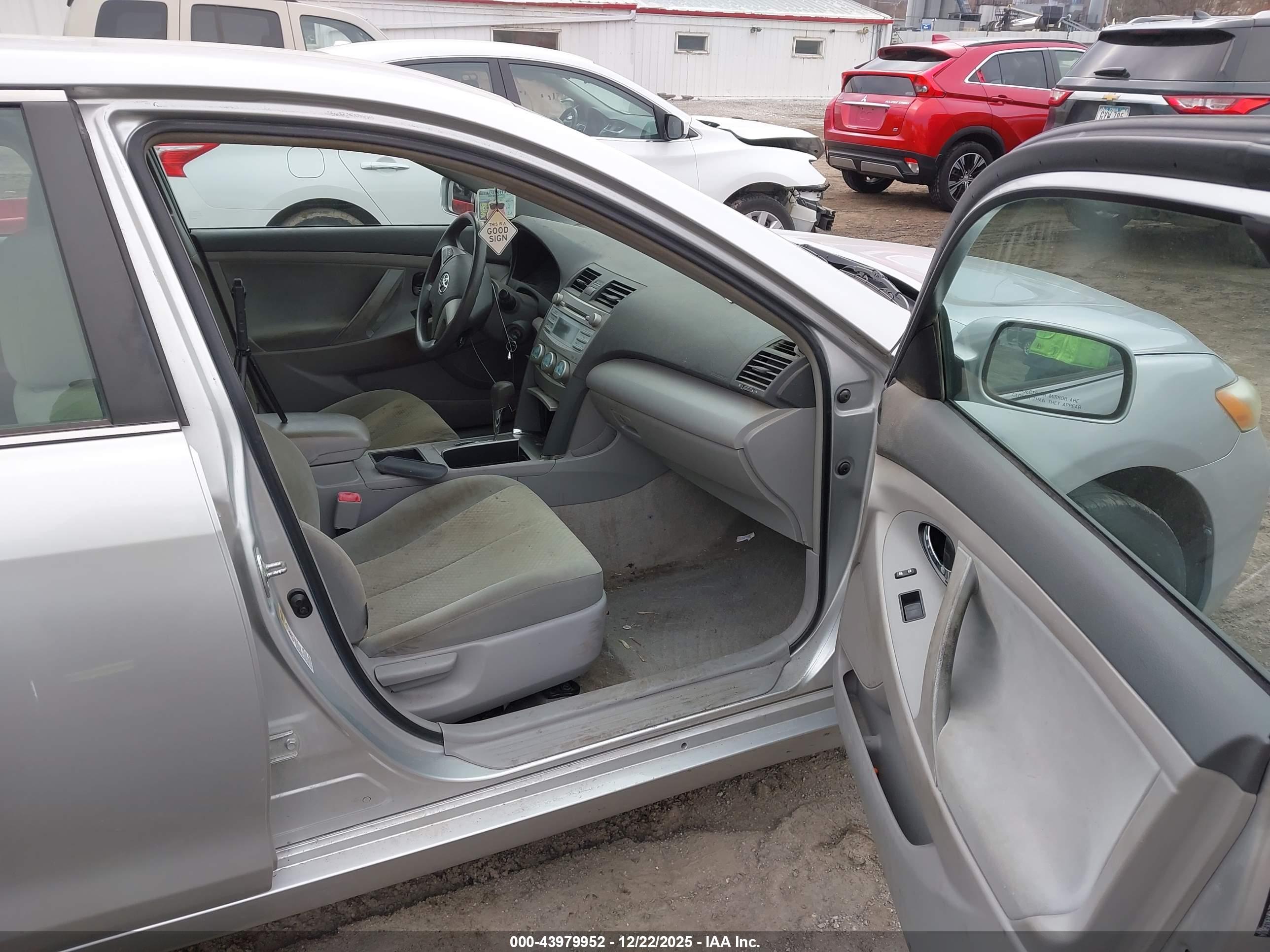 TOYOTA CAMRY image 5
