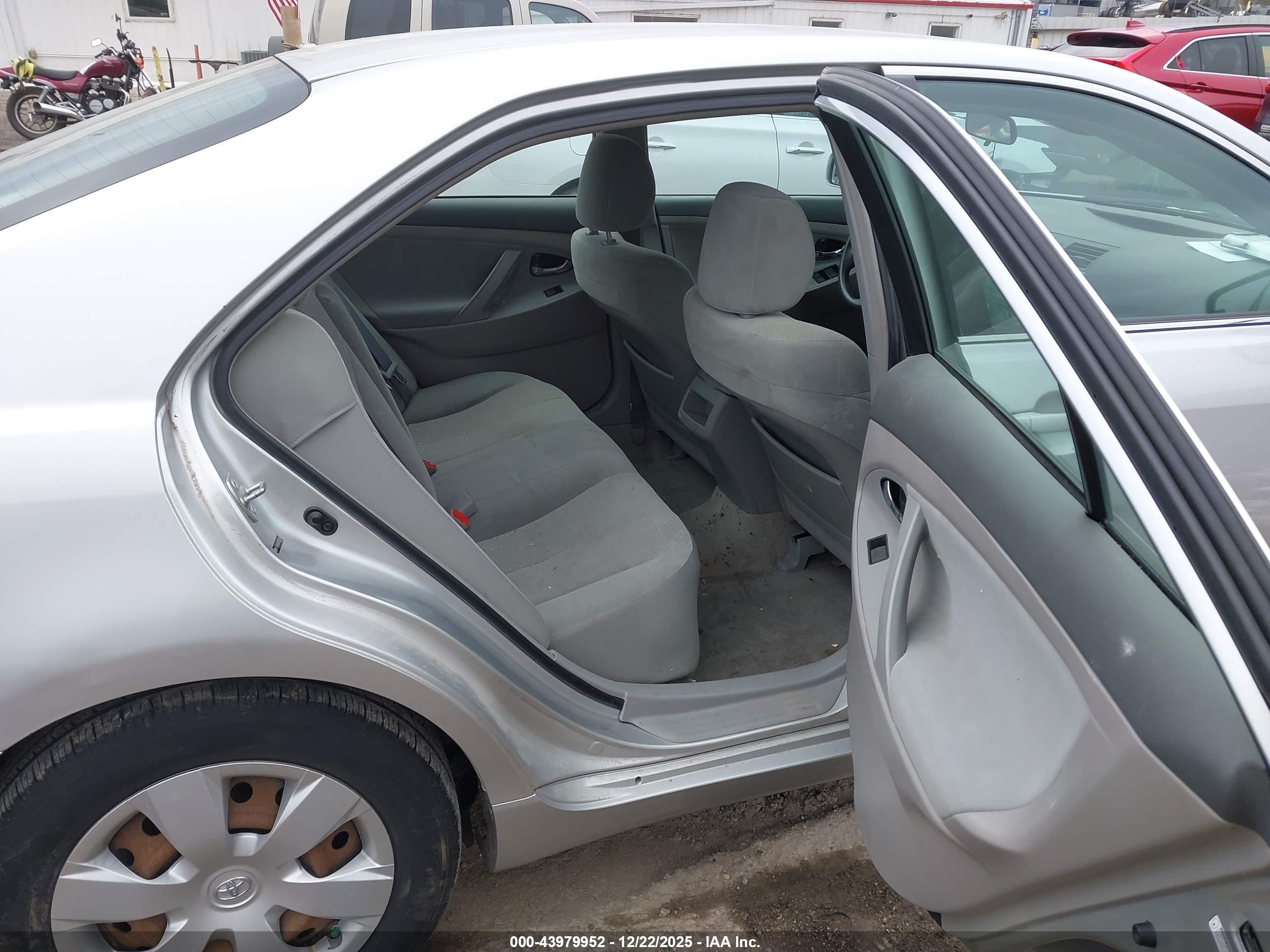 TOYOTA CAMRY image 8