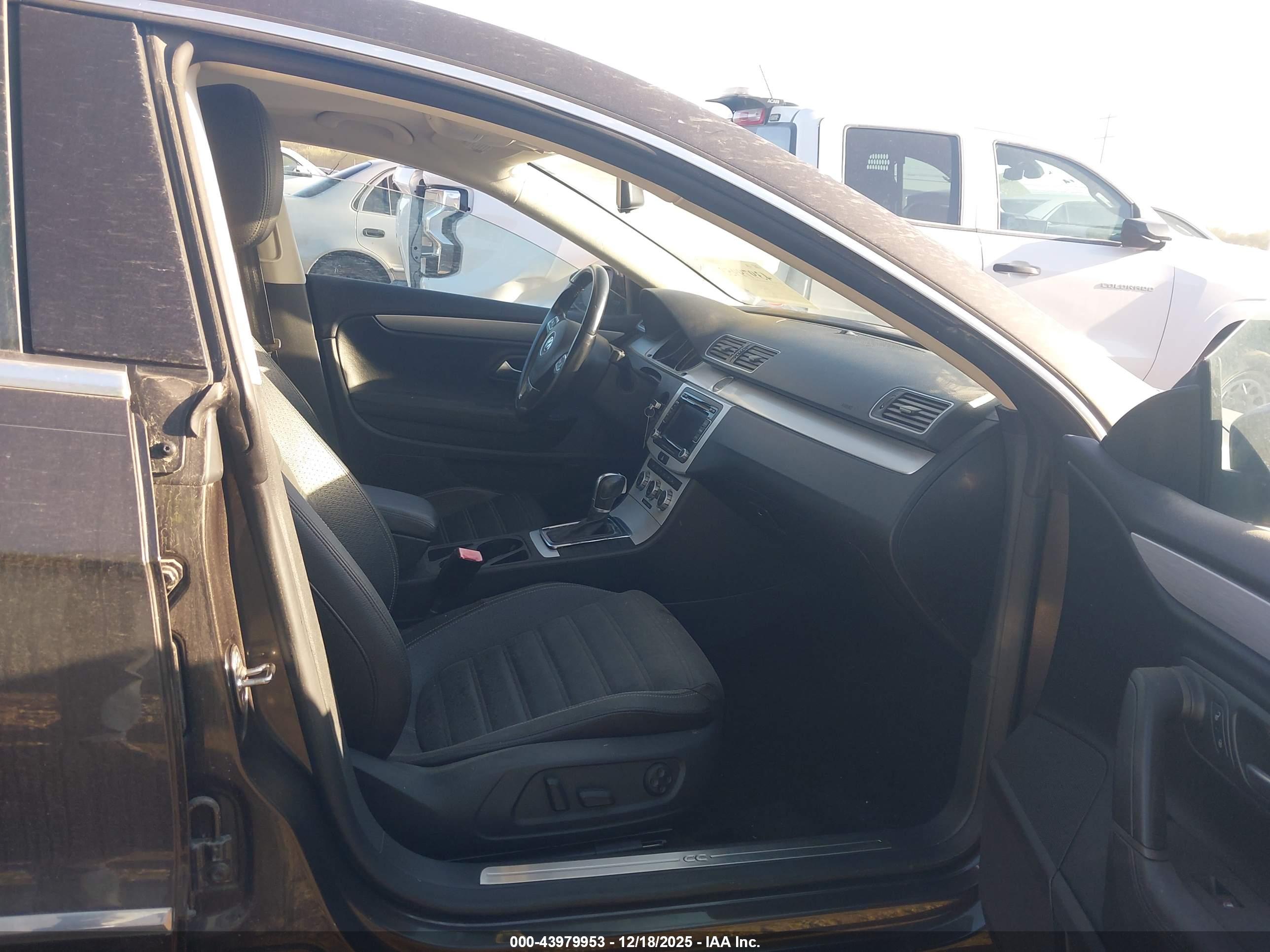 VOLKSWAGEN CC image 5