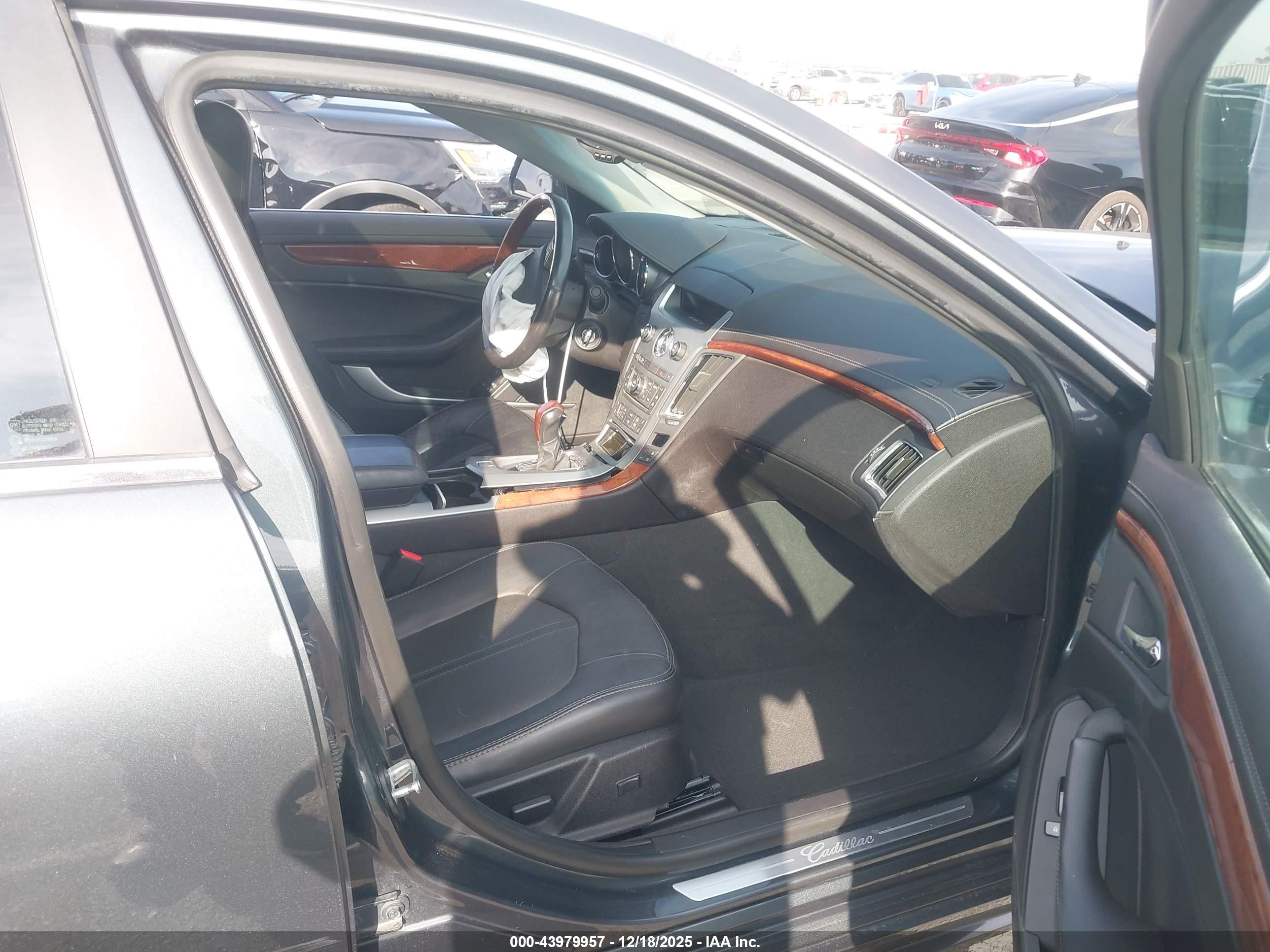 CADILLAC CTS image 5