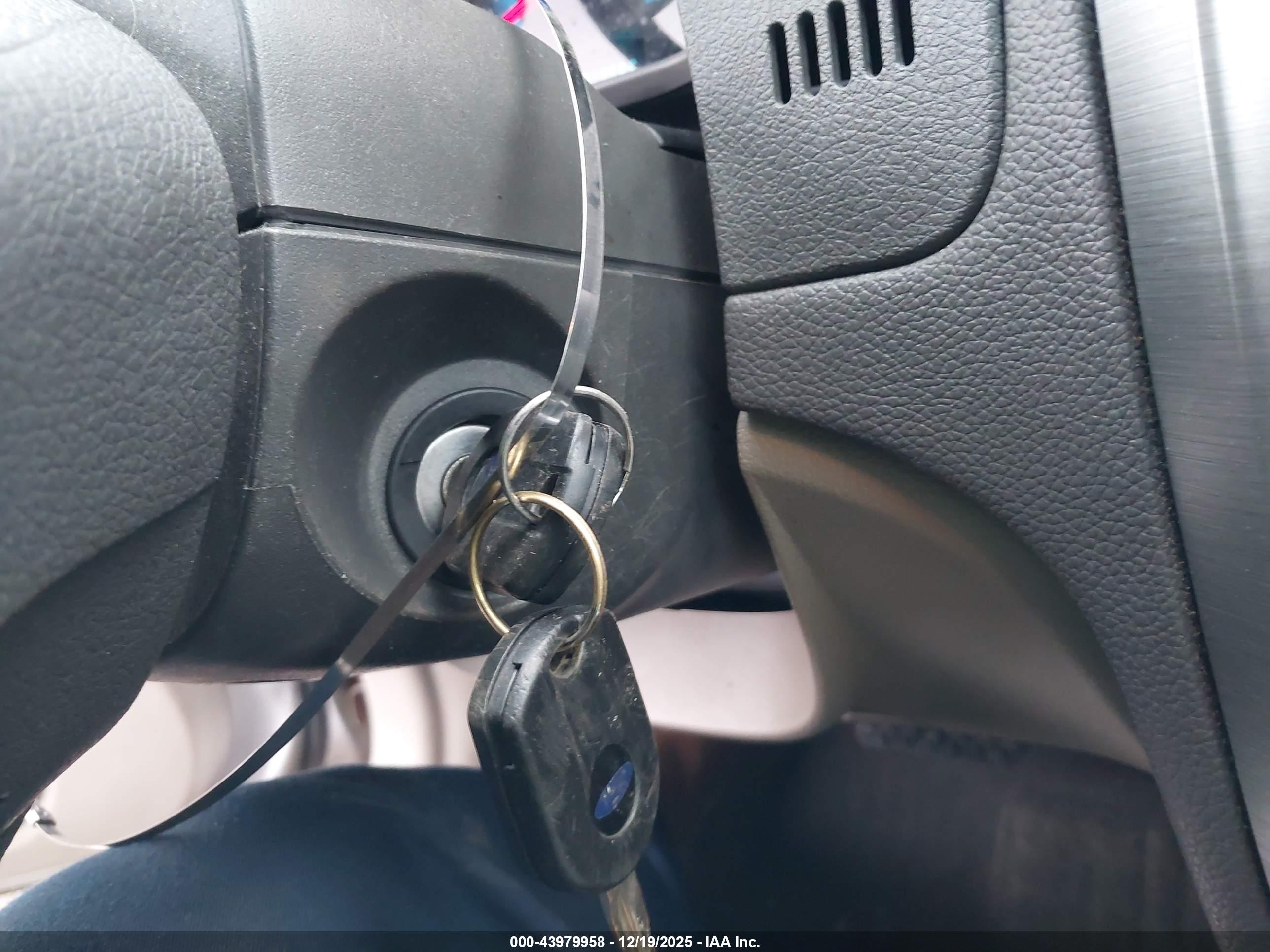 FORD FUSION image 11