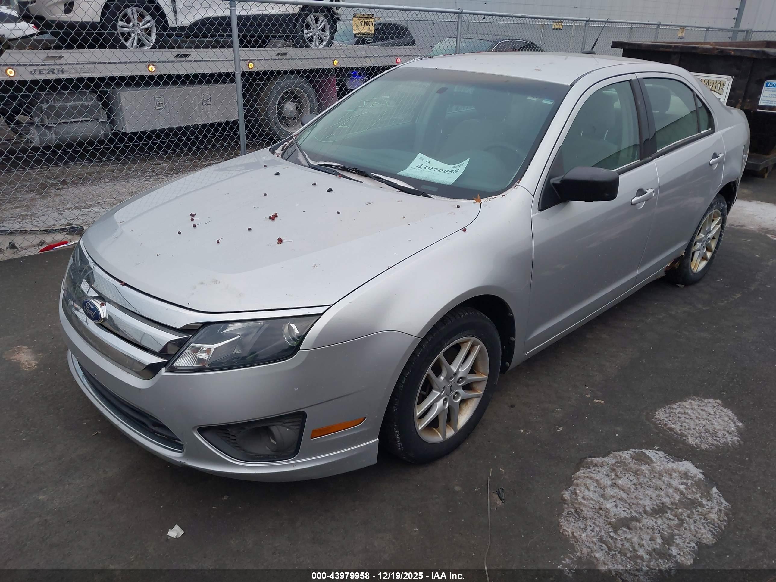 FORD FUSION image 2
